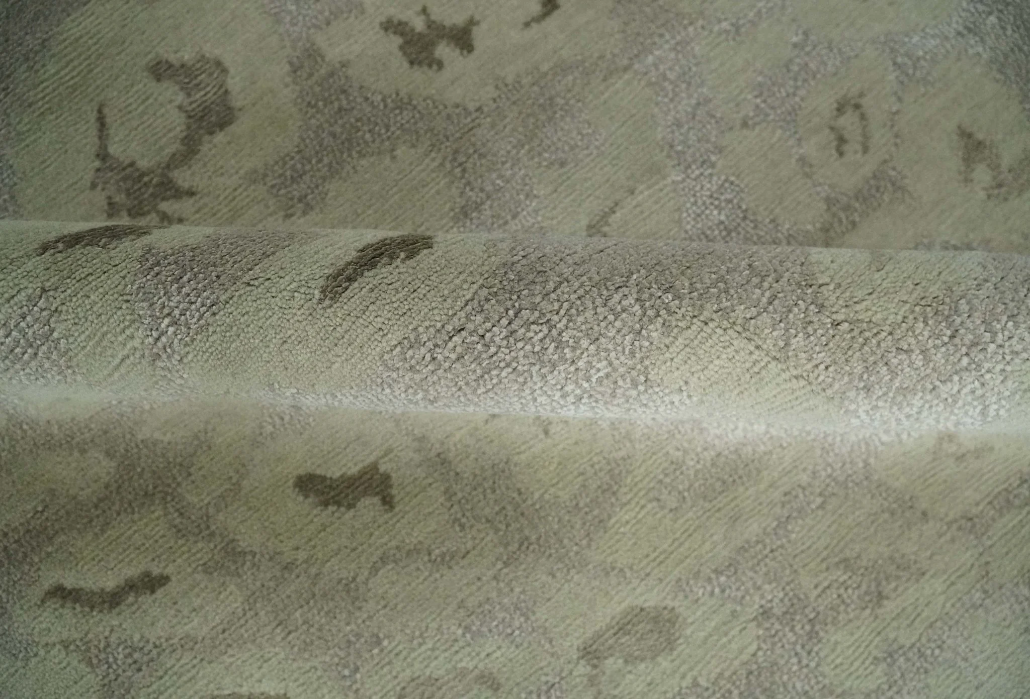 Olive and Dark Green and Silver 5x8 Hand Knotted Abstract Wool and Silk Area Rug - Image 6