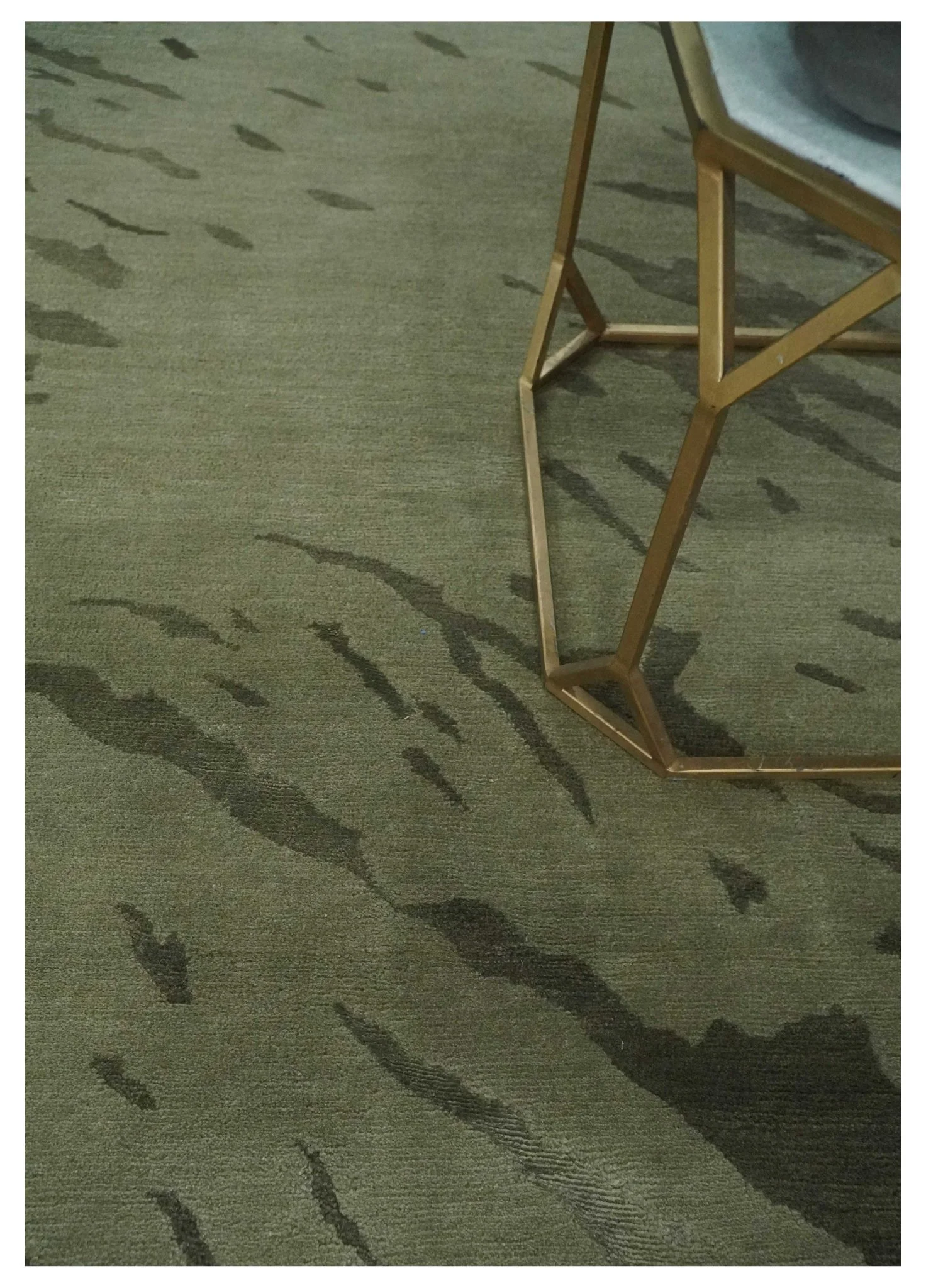 Olive and Green Modern Abstract Hand knotted 5x7 wool and Art silk Area Rug - Image 2