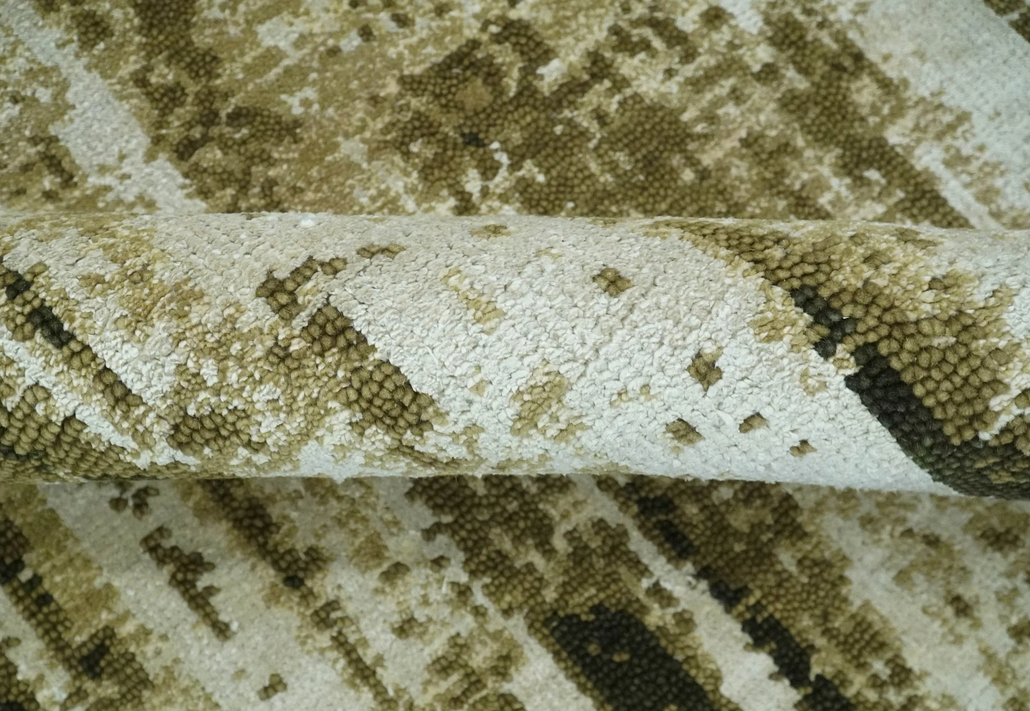 Modern Abstract Olive, ivory and Green Hand Knotted 5x8 wool and Art Silk Area Rug - Image 7
