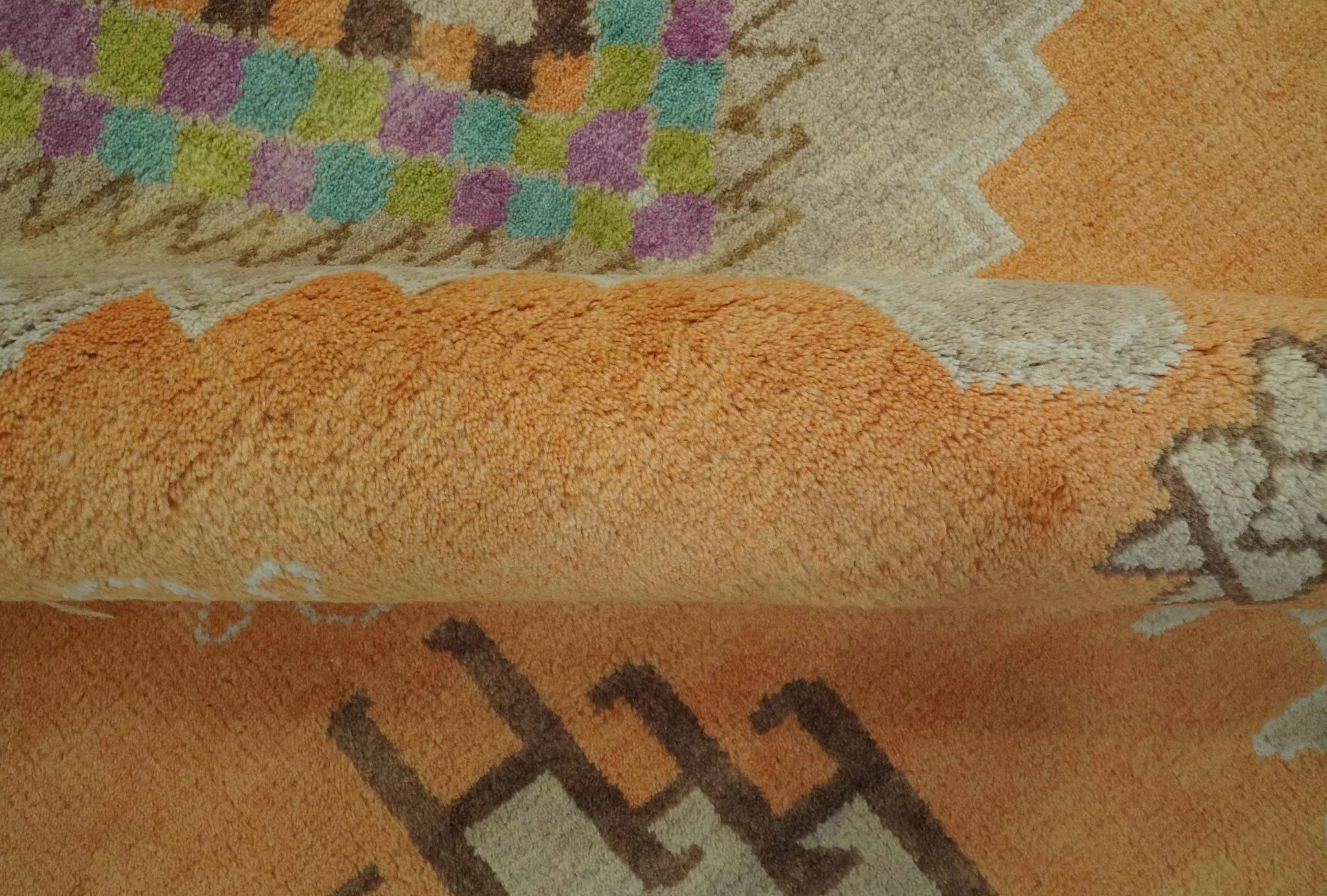 Hand Knotted Peach and Beige Traditional Southwestern 8x10 wool area rug - Image 6