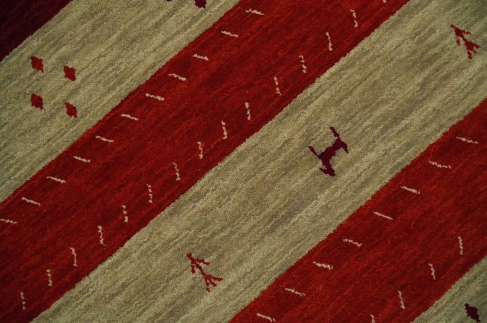 5x8 Red, Maroon and Beige Striped Wool Hand Woven Southwestern Lori Gabbeh Rug | KNT26 - Image 4