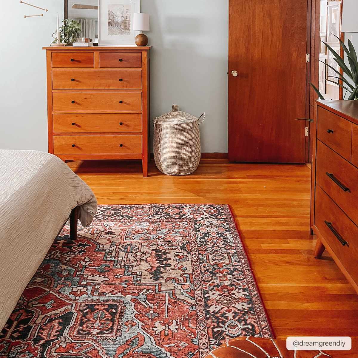 Rich Maroon, Tan and Blue Traditional Heriz Medallion Vintage Style Multi Size rug - Image 5