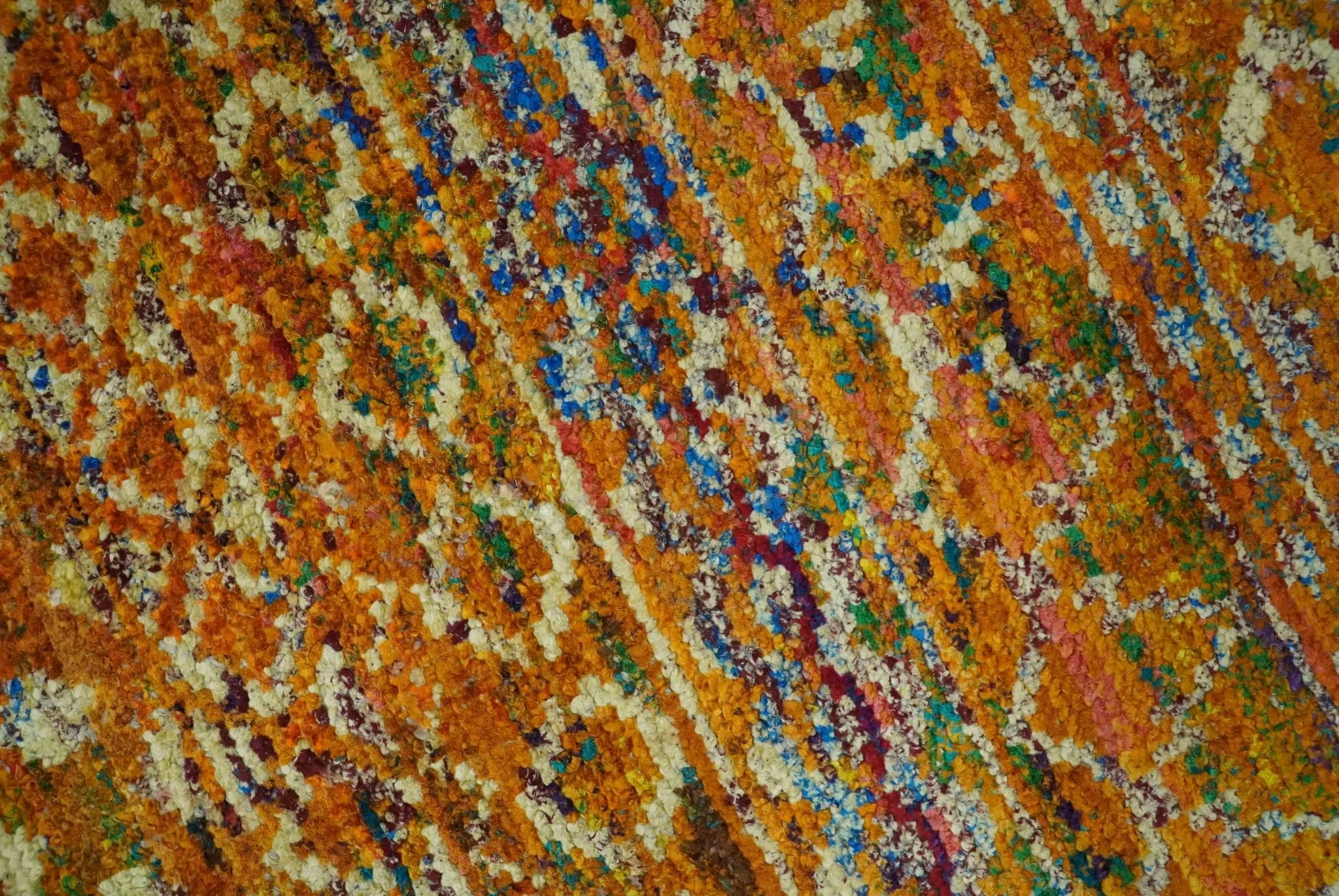 Rust and Beige 5.6x8.6 Contemporary Southwestern Tribal Trellis Recycled silk Rug - Image 4