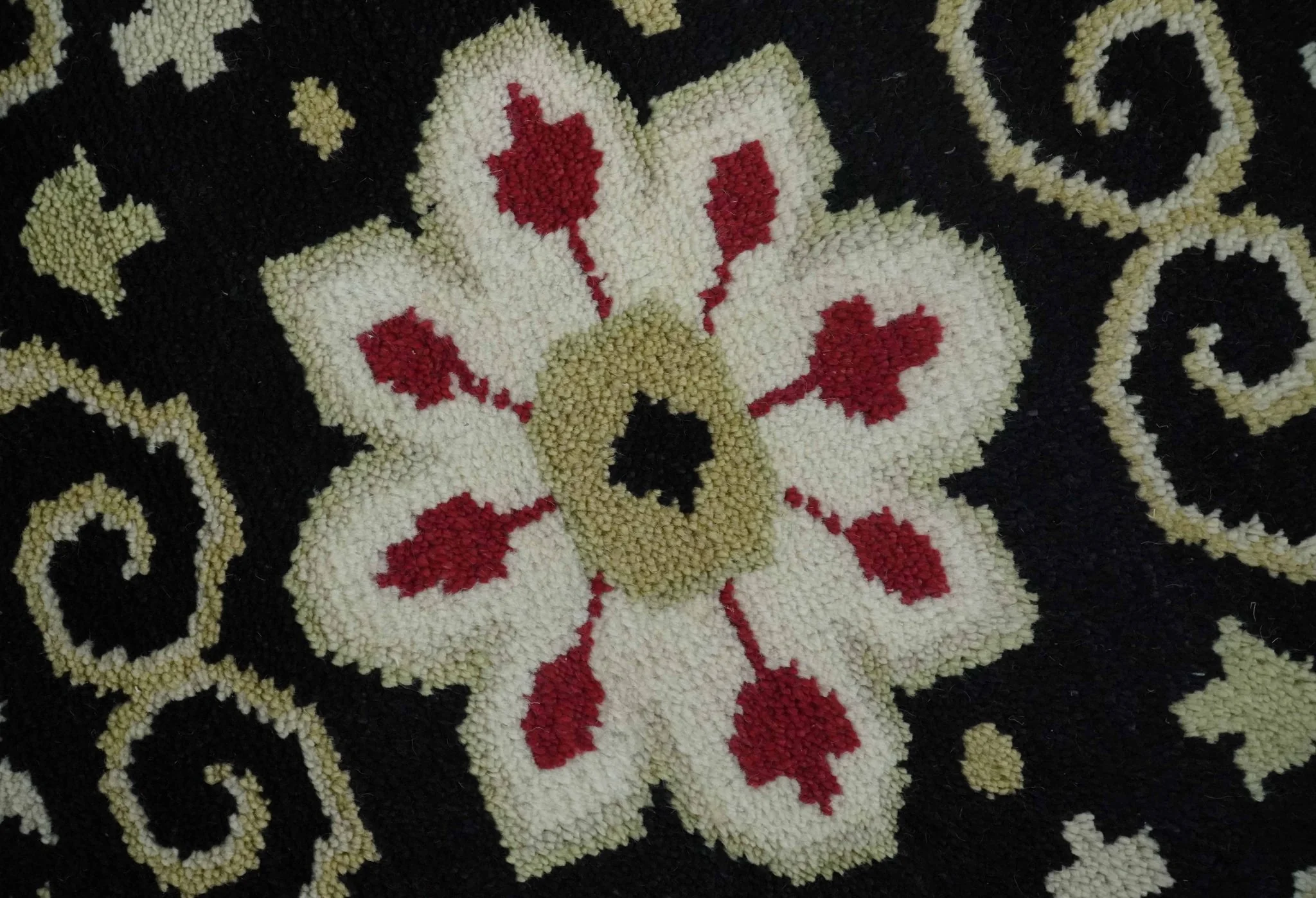 Rust, Ivory, Black and Beige Hand Knotted Traditional Heriz Multi Size wool area Rug - Image 4
