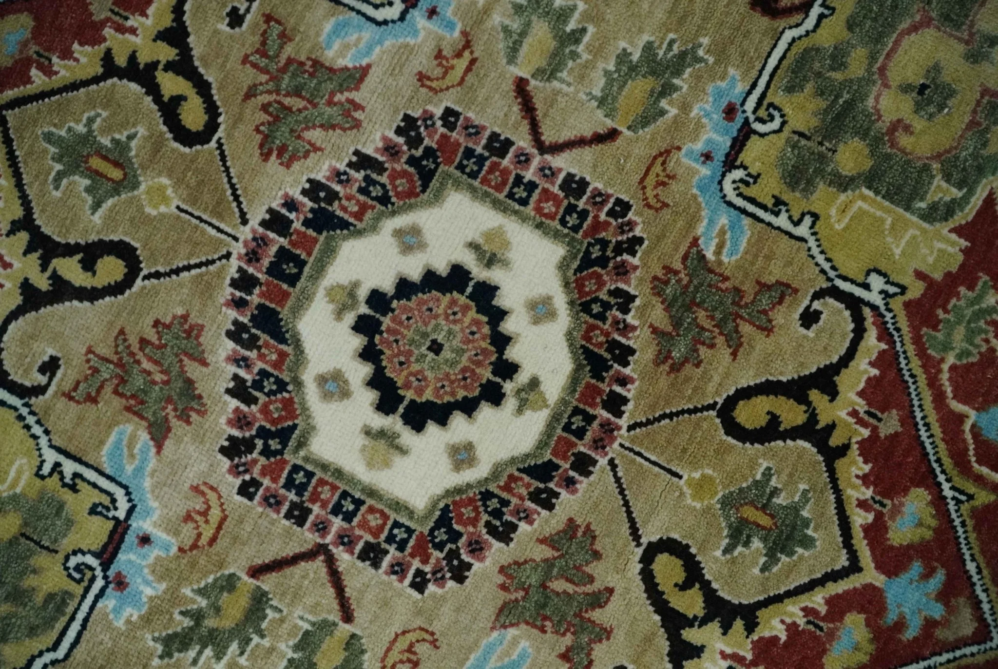 Fine Knots Red, Ivory and Olive 8x10 Hand knotted Traditional Wool Area Rug, - Image 4