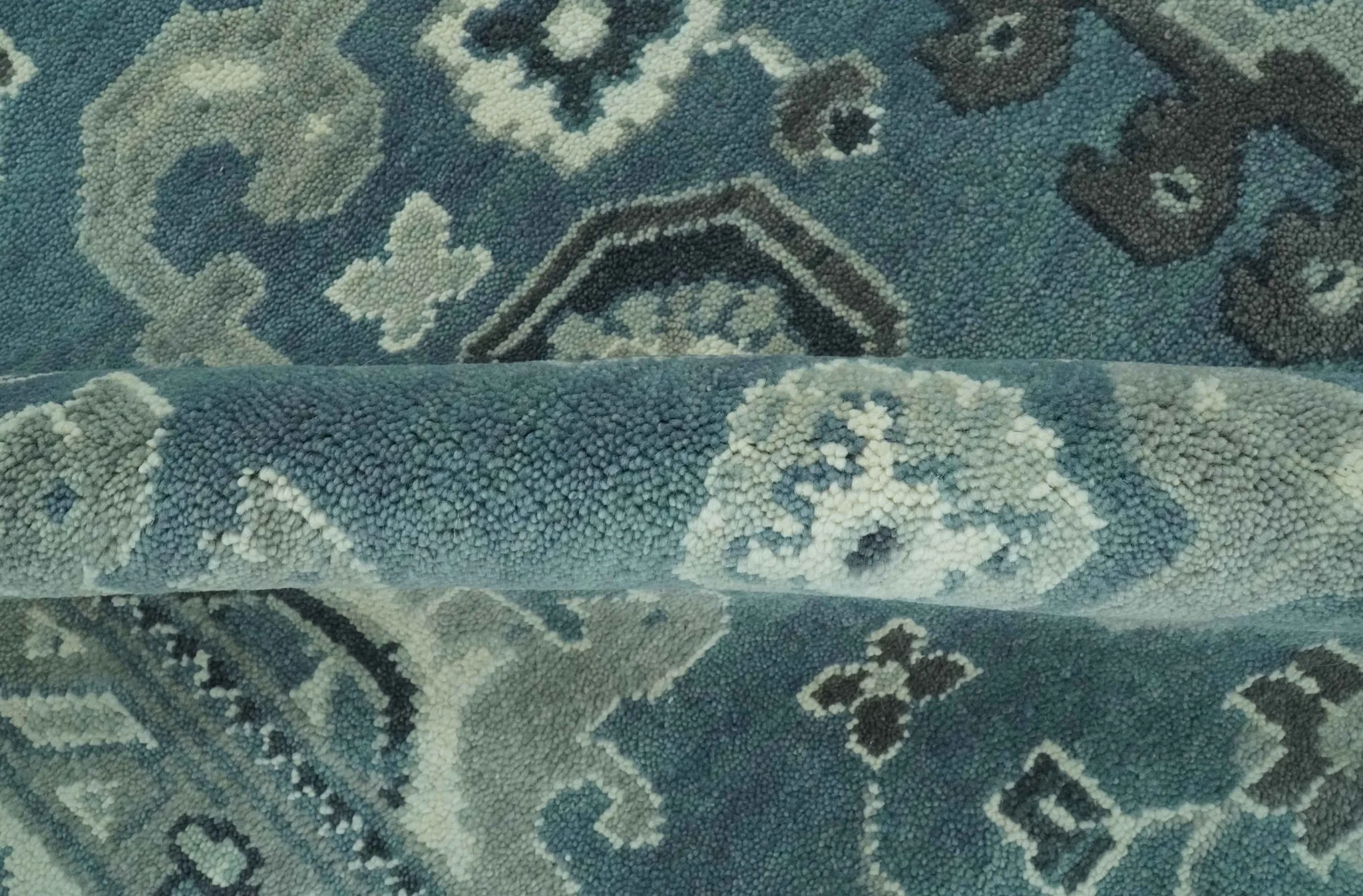 Antique look Shades of Teal and Ivory Traditional Oriental Oushak wool rug - Image 6