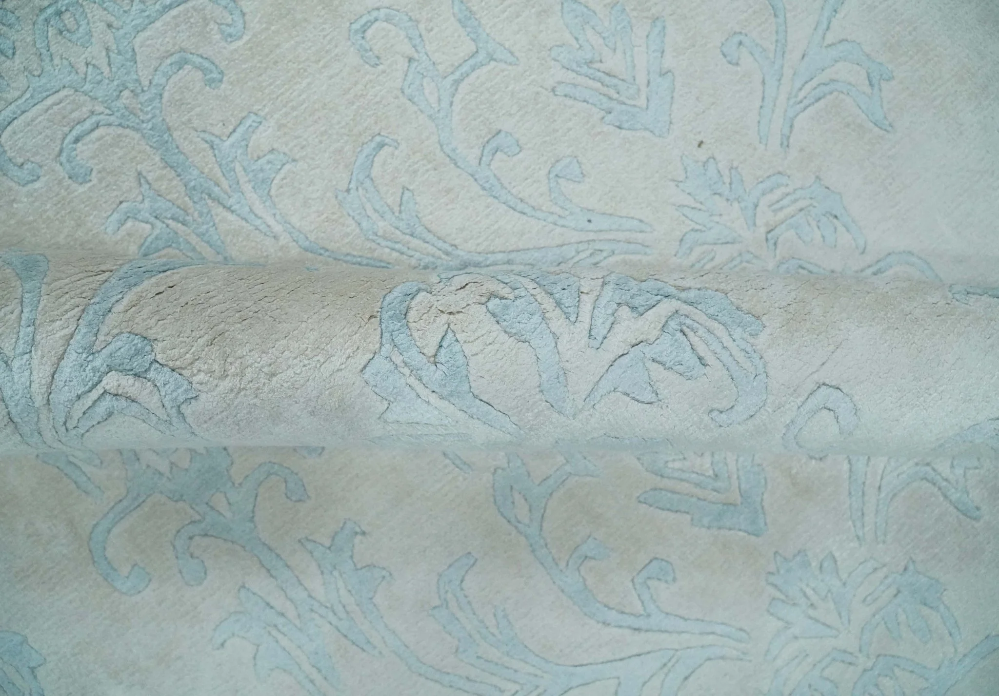 Silky 8x10 Silver and Aqua Handmade Floral Design Art Silk  Area Rug - Image 6