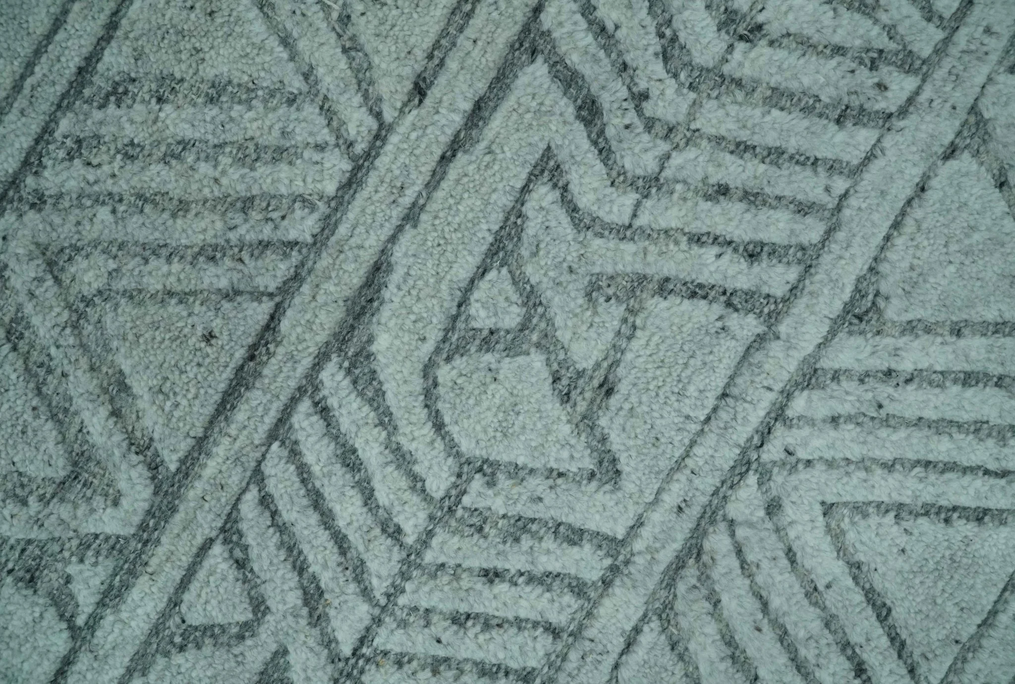 Modern Geometrical Silver and Gray Chevron Design Hand Carved  wool Rug - Image 5