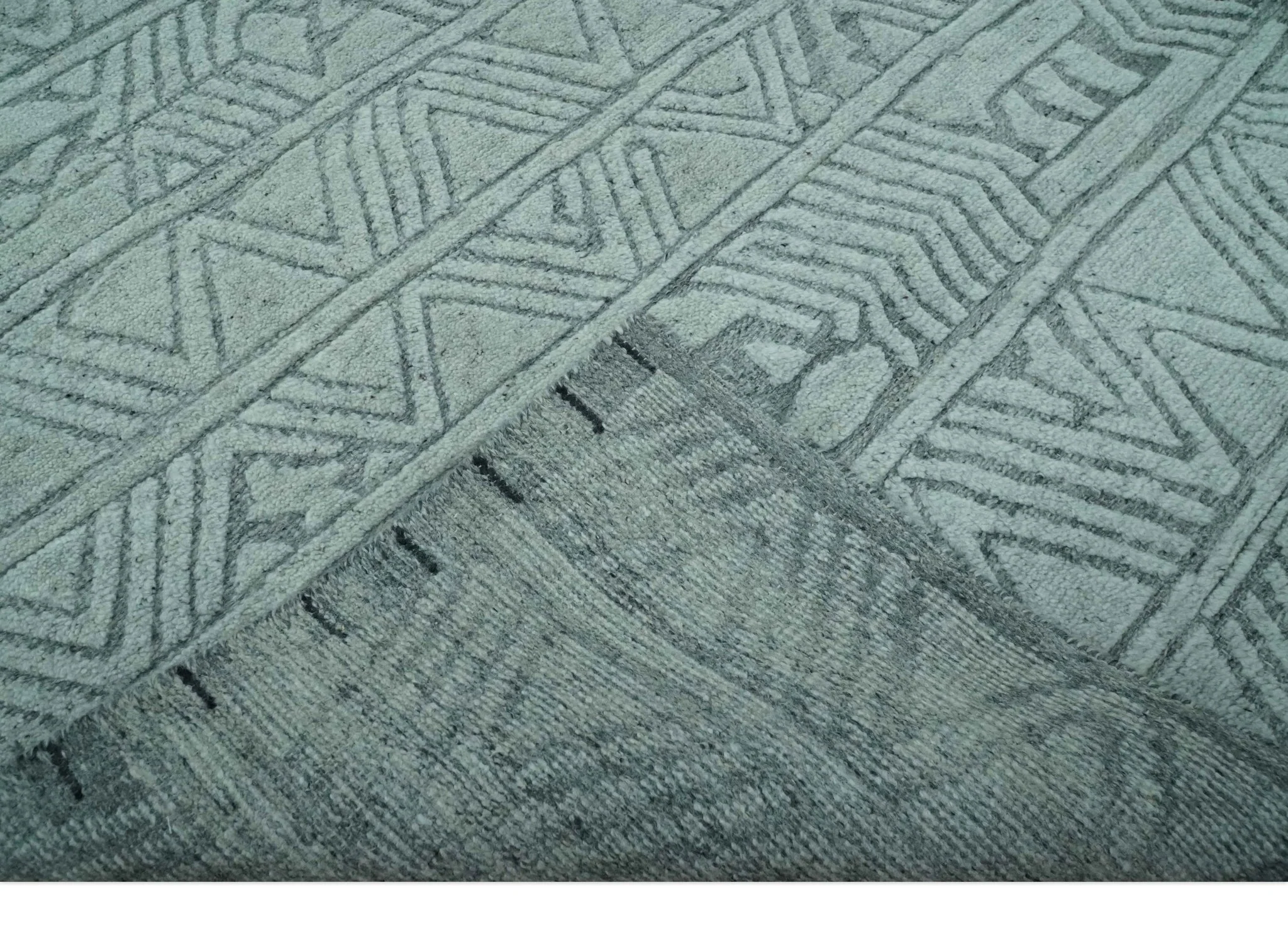 Modern Geometrical Silver and Gray Chevron Design Hand Carved  wool Rug - Image 7