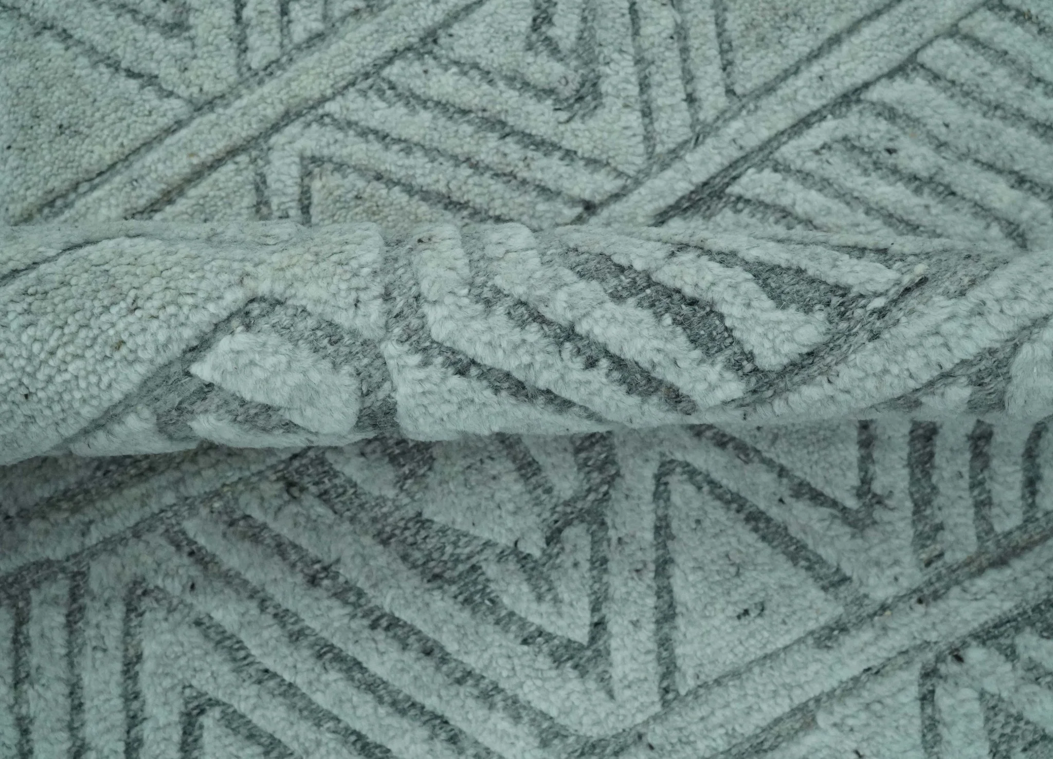 Modern Geometrical Silver and Gray Chevron Design Hand Carved  wool Rug - Image 8