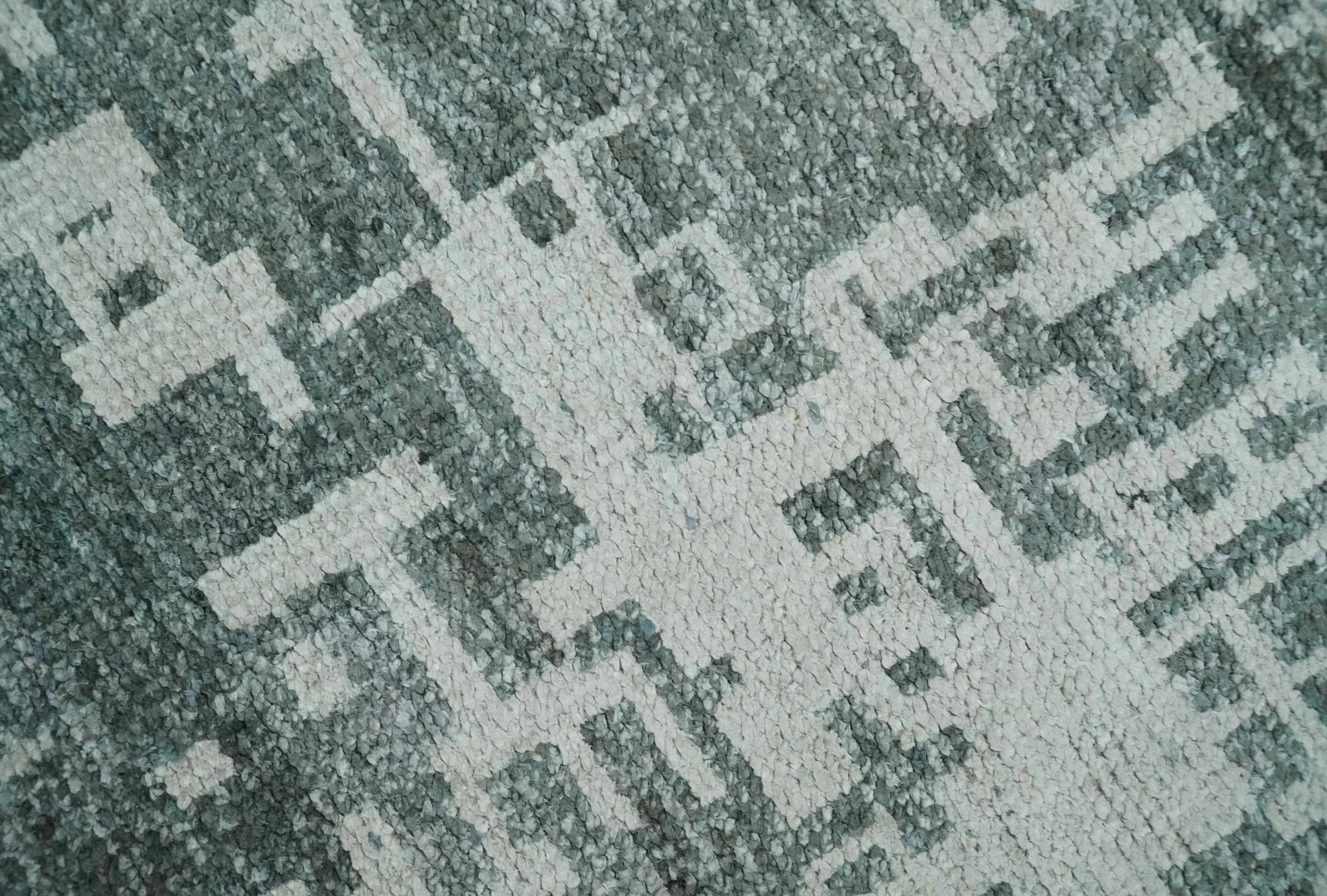 Hand Knotted Silver and Gray 5x8 Modern Abstract Contemporary Recycled Silk Area Rug - Image 4