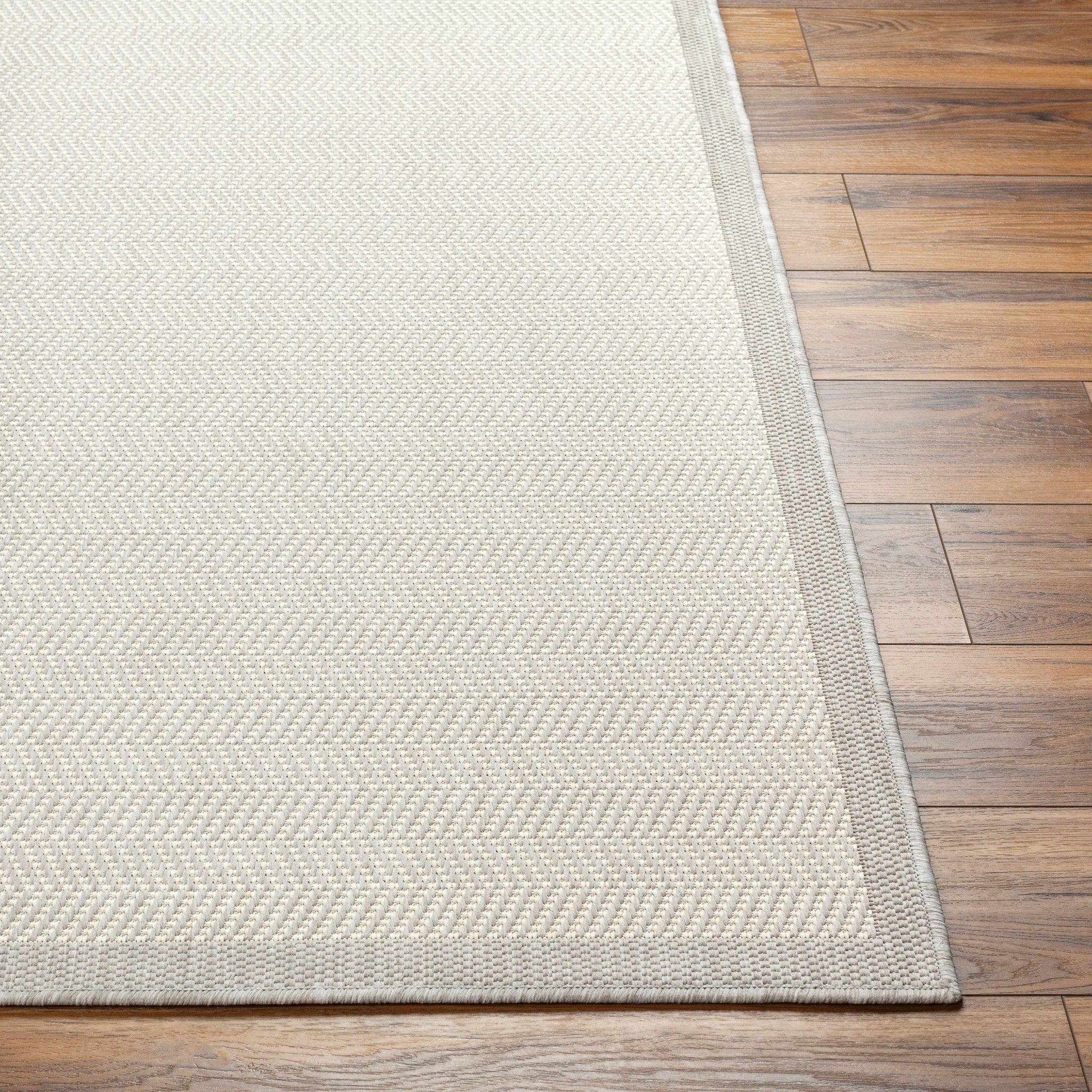 Silver And Ivory Contemporary Chevron Pattern Machine Woven Indoor/Outdoor Rug - Image 4