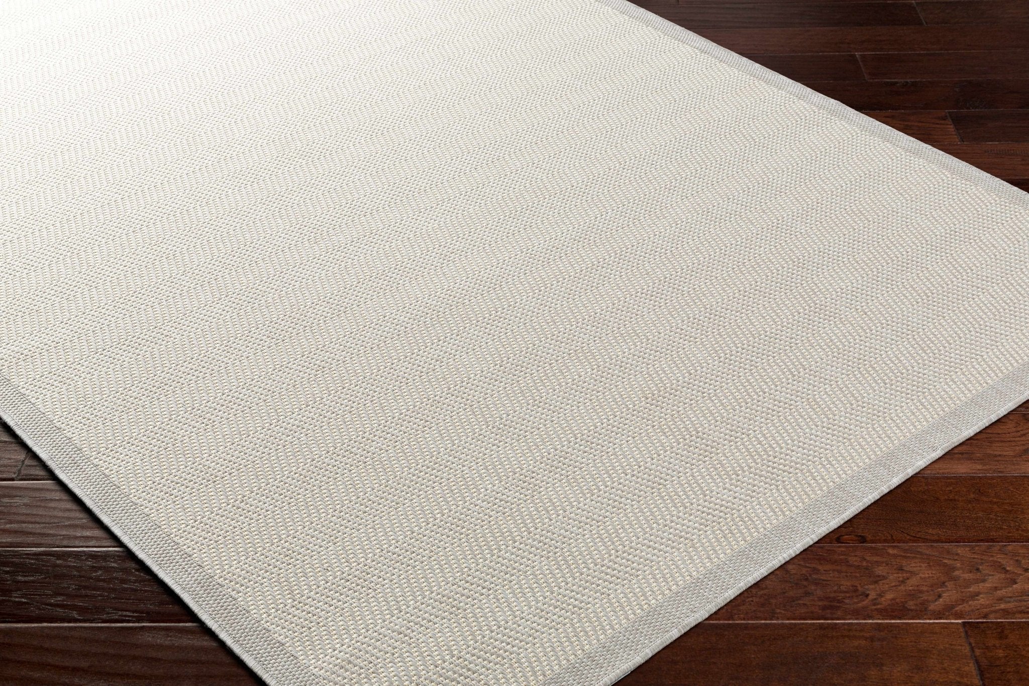 Silver And Ivory Contemporary Chevron Pattern Machine Woven Indoor/Outdoor Rug - Image 5