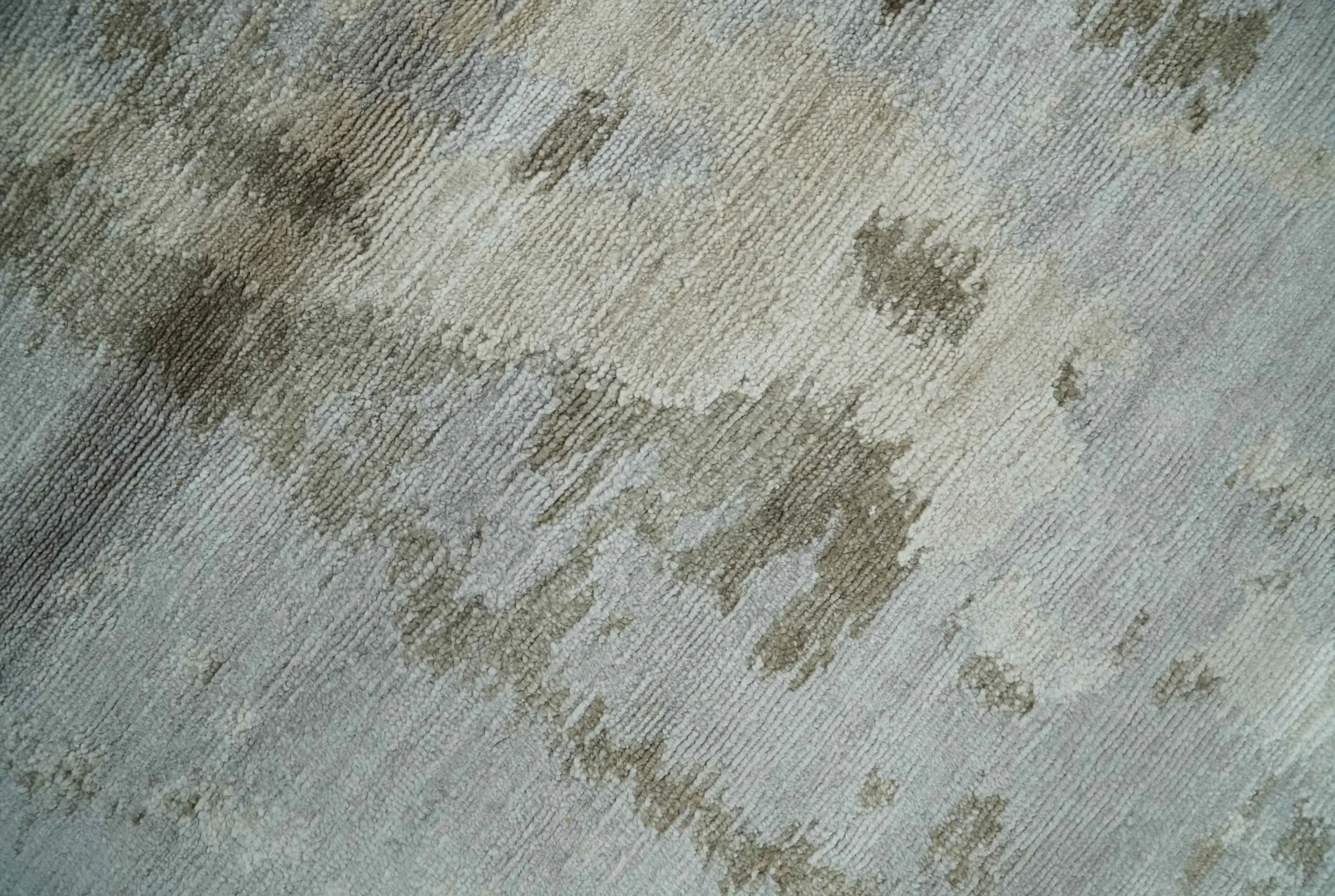 Silver, Beige and Gray Modern Abstract Hand knotted 6x9 Bamboo Silk Area Rug - Image 5