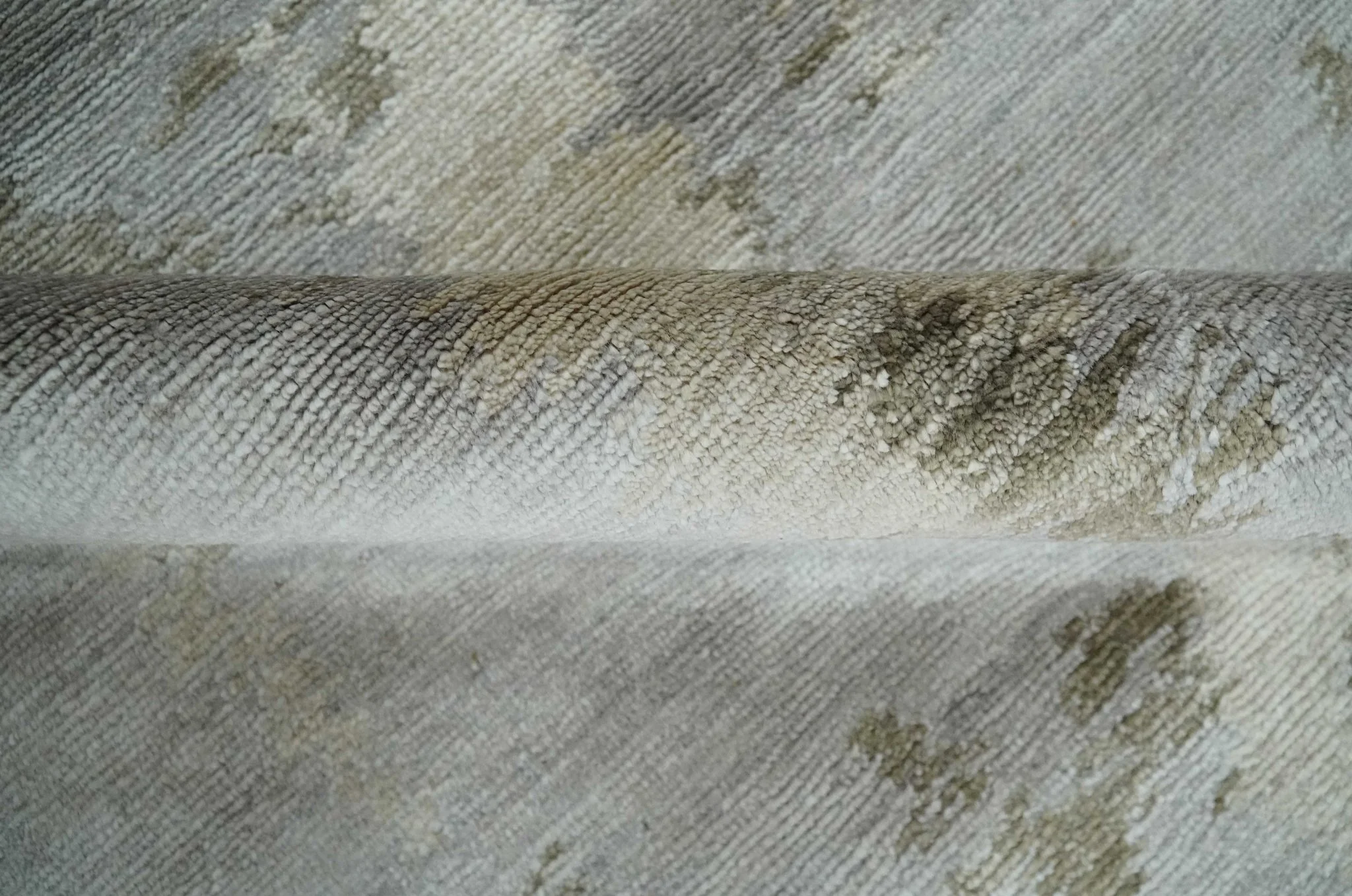 Silver, Beige and Gray Modern Abstract Hand knotted 6x9 Bamboo Silk Area Rug - Image 7