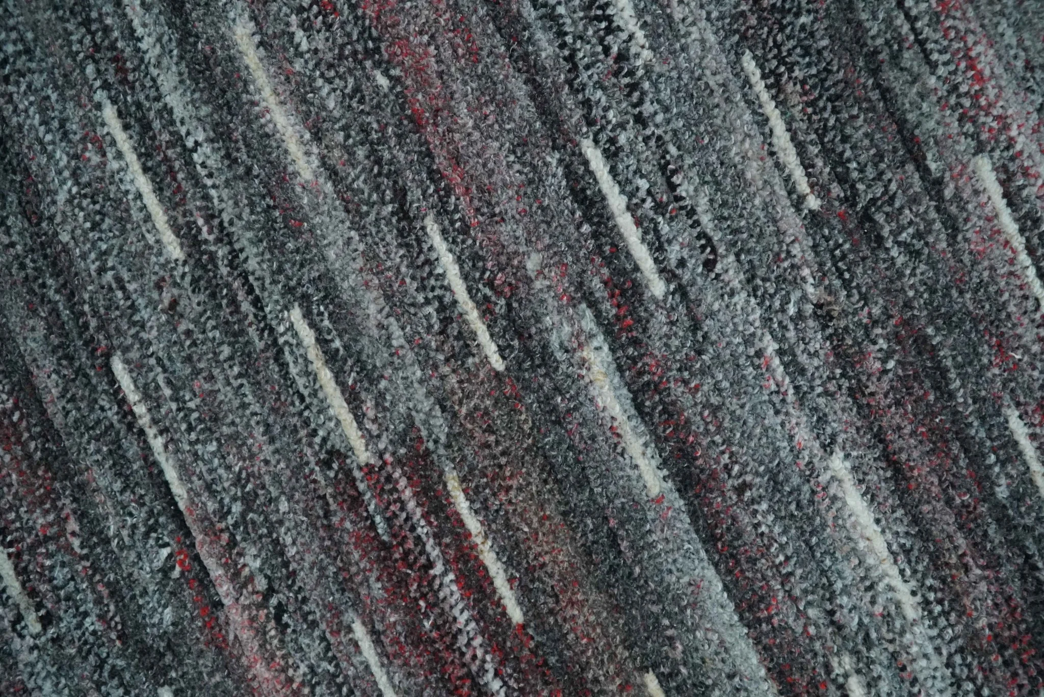 Silver, Gray, Charcoal, and Maroon Modern Abstract Dari 5x8 Pet yarn Area Rug - Image 5