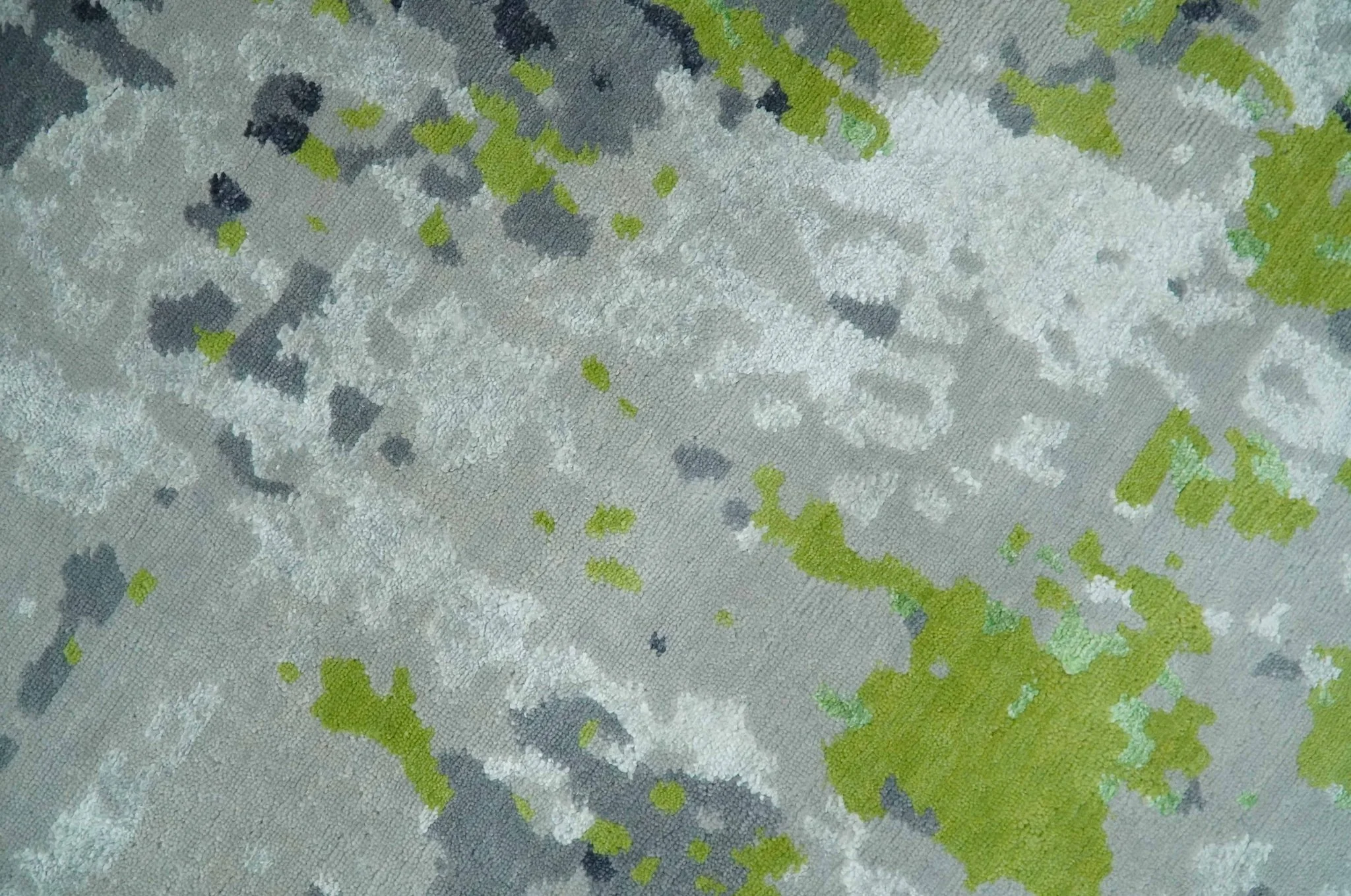 Modern Abstract Silver, Green and Gray Hand Knotted 8x10 Wool and Bamboo Silk Area Rug - Image 5