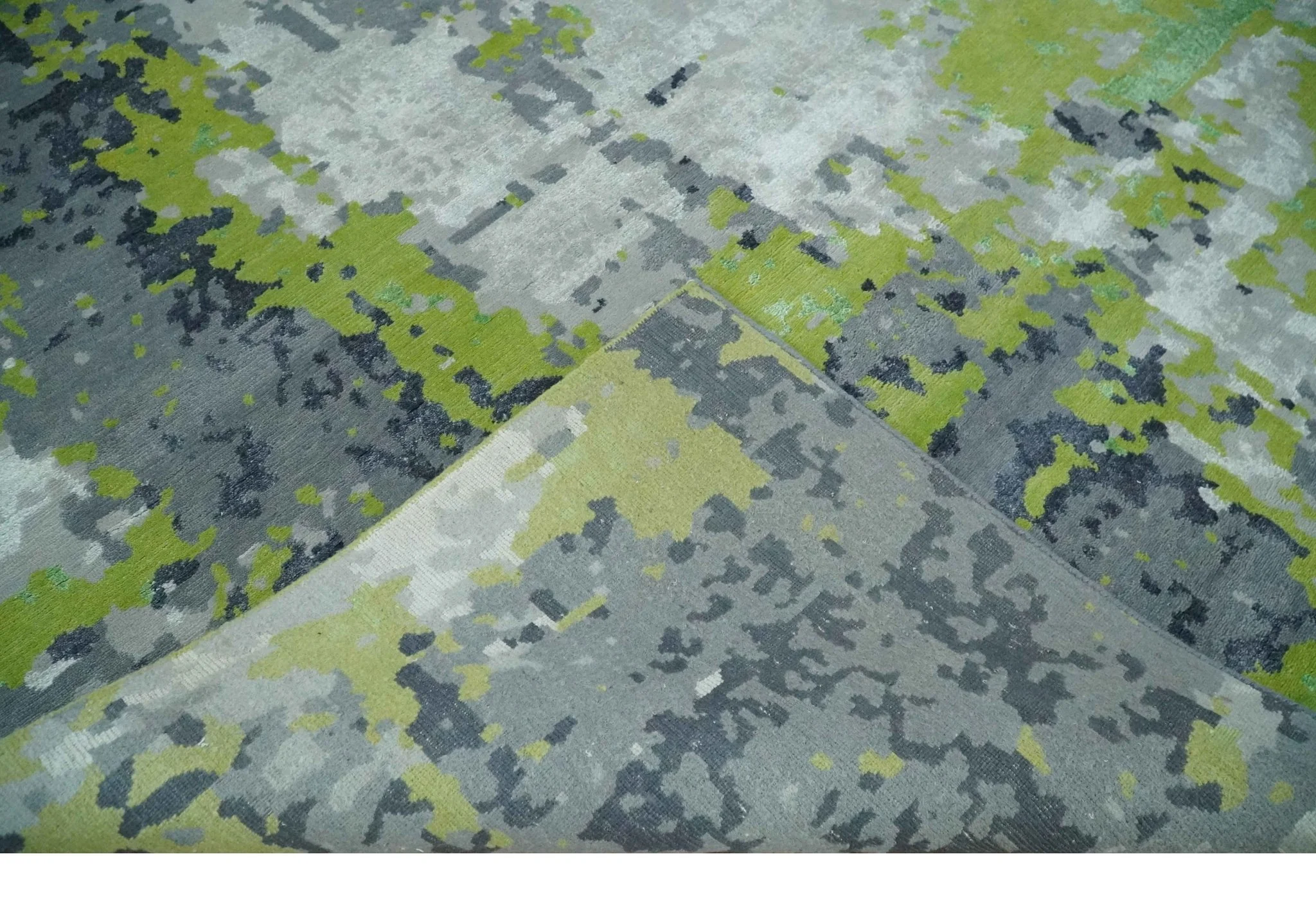 Modern Abstract Silver, Green and Gray Hand Knotted 8x10 Wool and Bamboo Silk Area Rug - Image 8