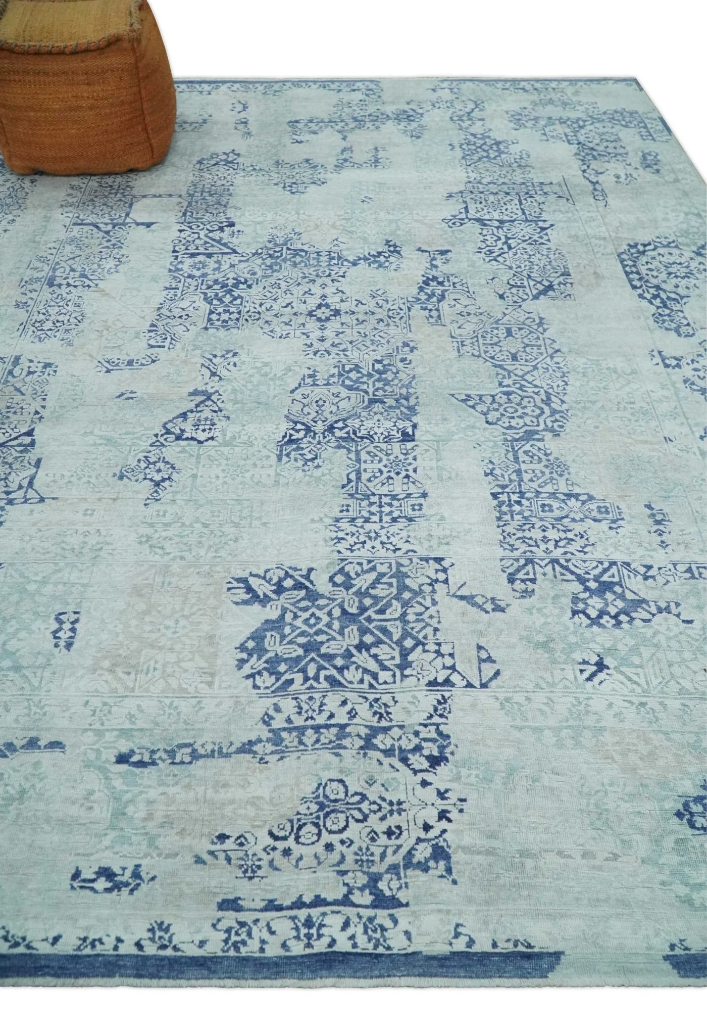 Fine Antique Design Silver, Light Teal and Blue transitional Hand Knotted 8x10 wool and Art Silk area Rug - Image 3