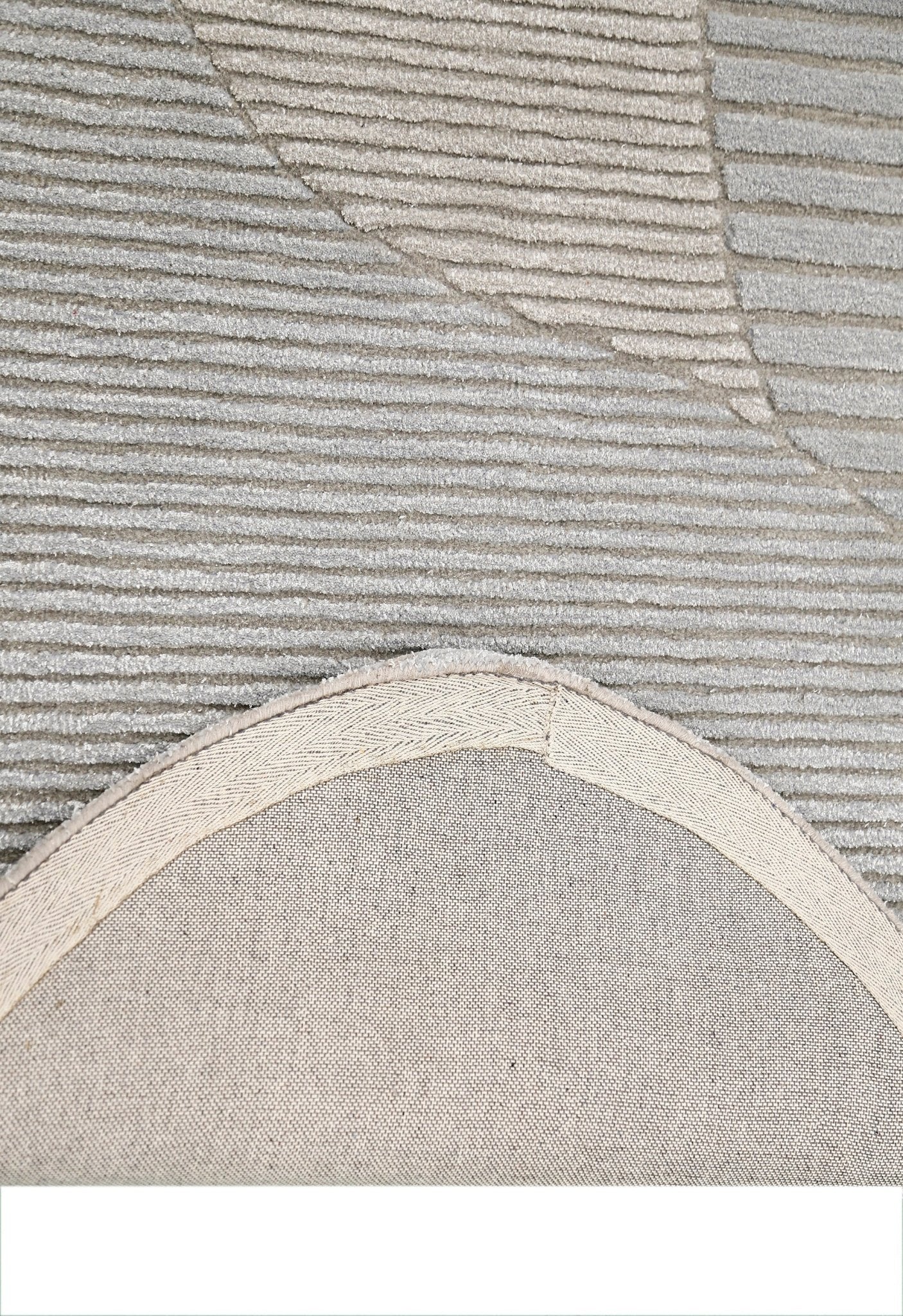 Stone Silver Modern Ripple Hand Tufted 5x7 Wool Area Rug - Image 4