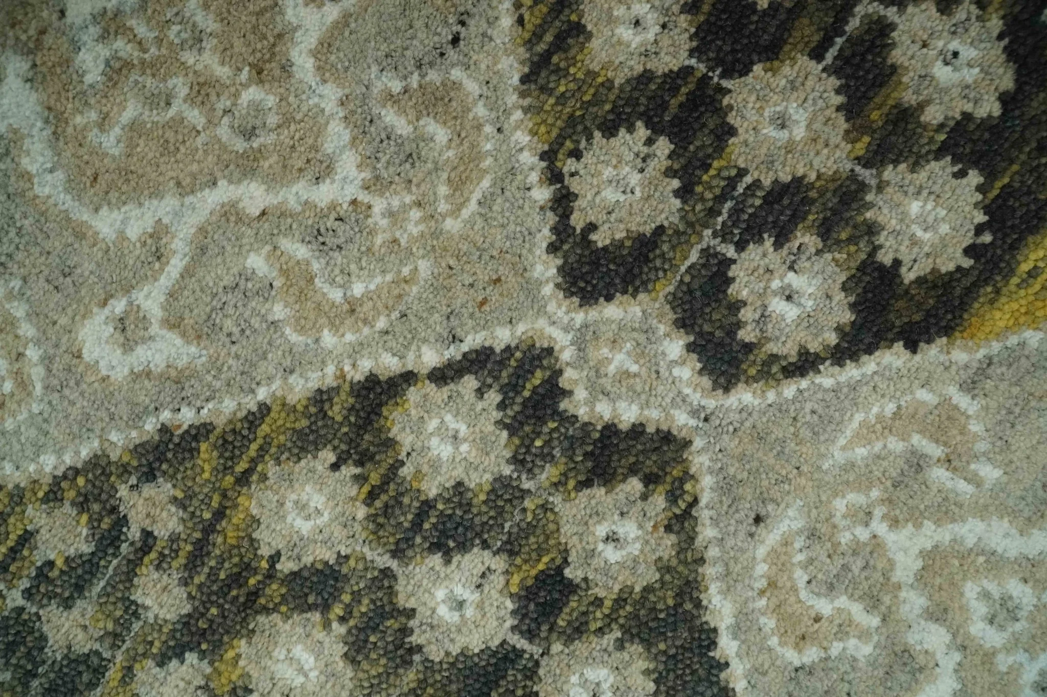 Silver, Beige, Olive and Charcoal Hand Knotted Traditional Heriz 5x8 wool Area Rug - Image 4