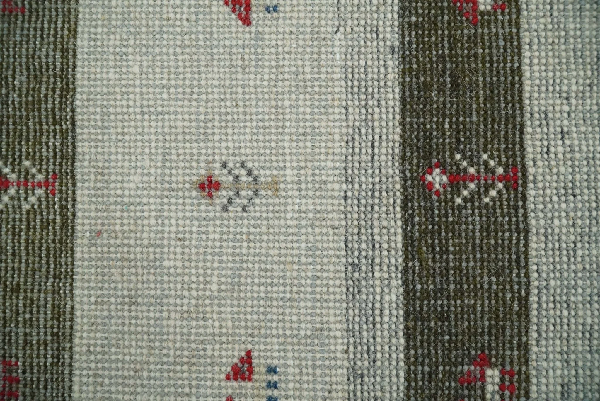Small 1.5x2 White and Brown Wool Hand Knotted traditional Vintage Antique Southwestern Tribal Gabbeh | TRDCP356152 - Image 5