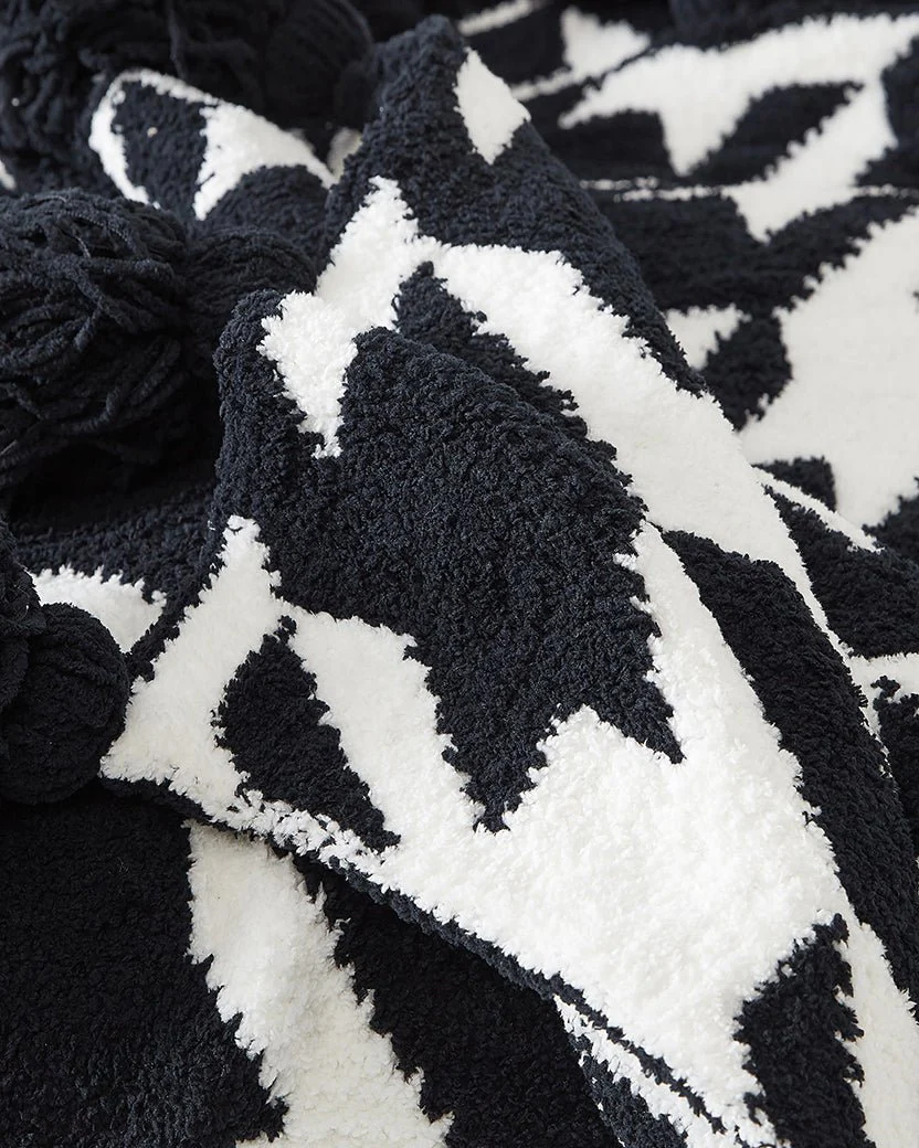 Soft and Cozy Black and White Houndstooth Tasseled Throw Blanket - Image 2