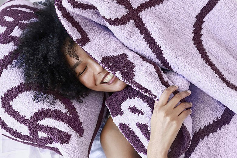 Soft and Stylish Cozy Face Design Woven Throw - Image 10