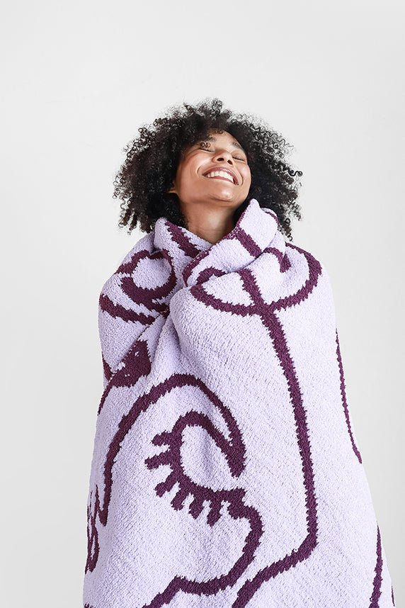 Soft and Stylish Cozy Face Design Woven Throw - Image 11