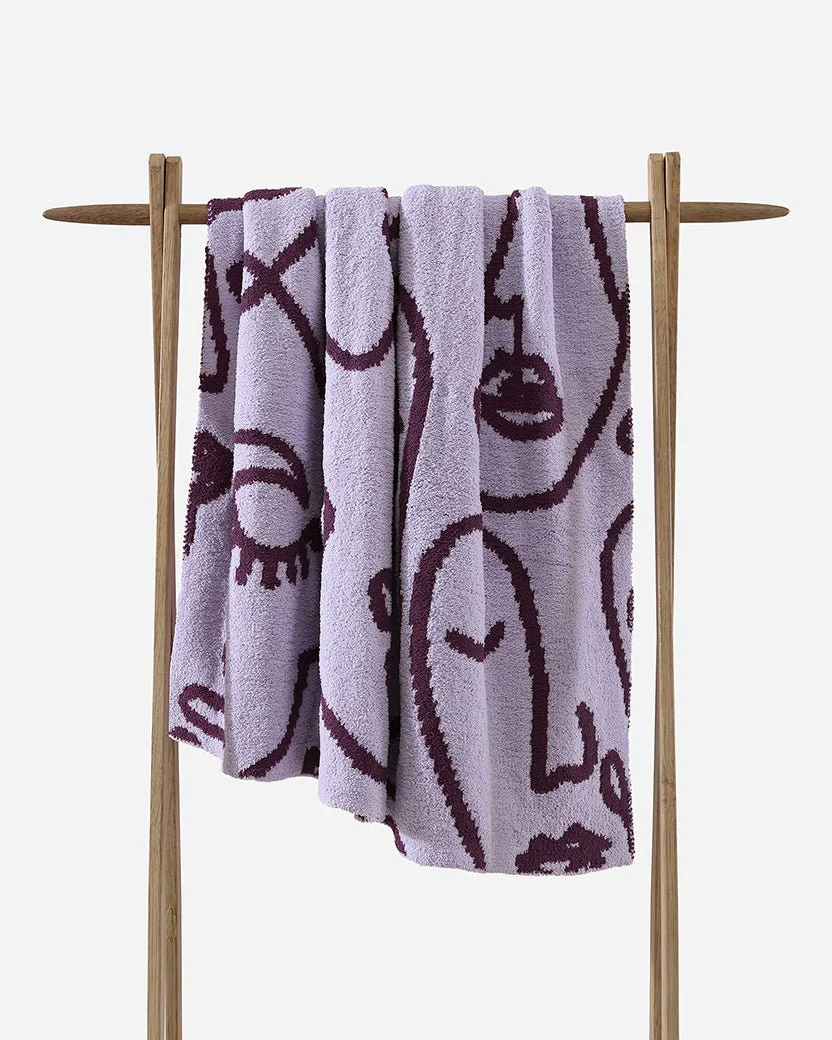 Soft and Stylish Cozy Face Design Woven Throw - Image 7