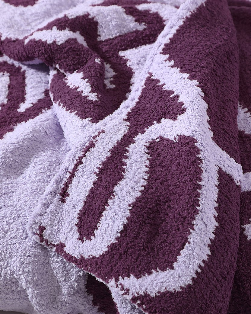 Soft and Stylish Cozy Face Design Woven Throw - Image 8