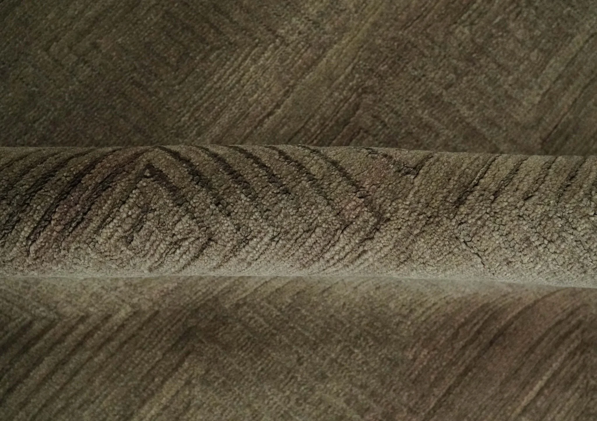 Modern Solid Olive Geometrical Pattern Contemporary Handloom 5x7 wool and Art silk Area Rug - Image 8