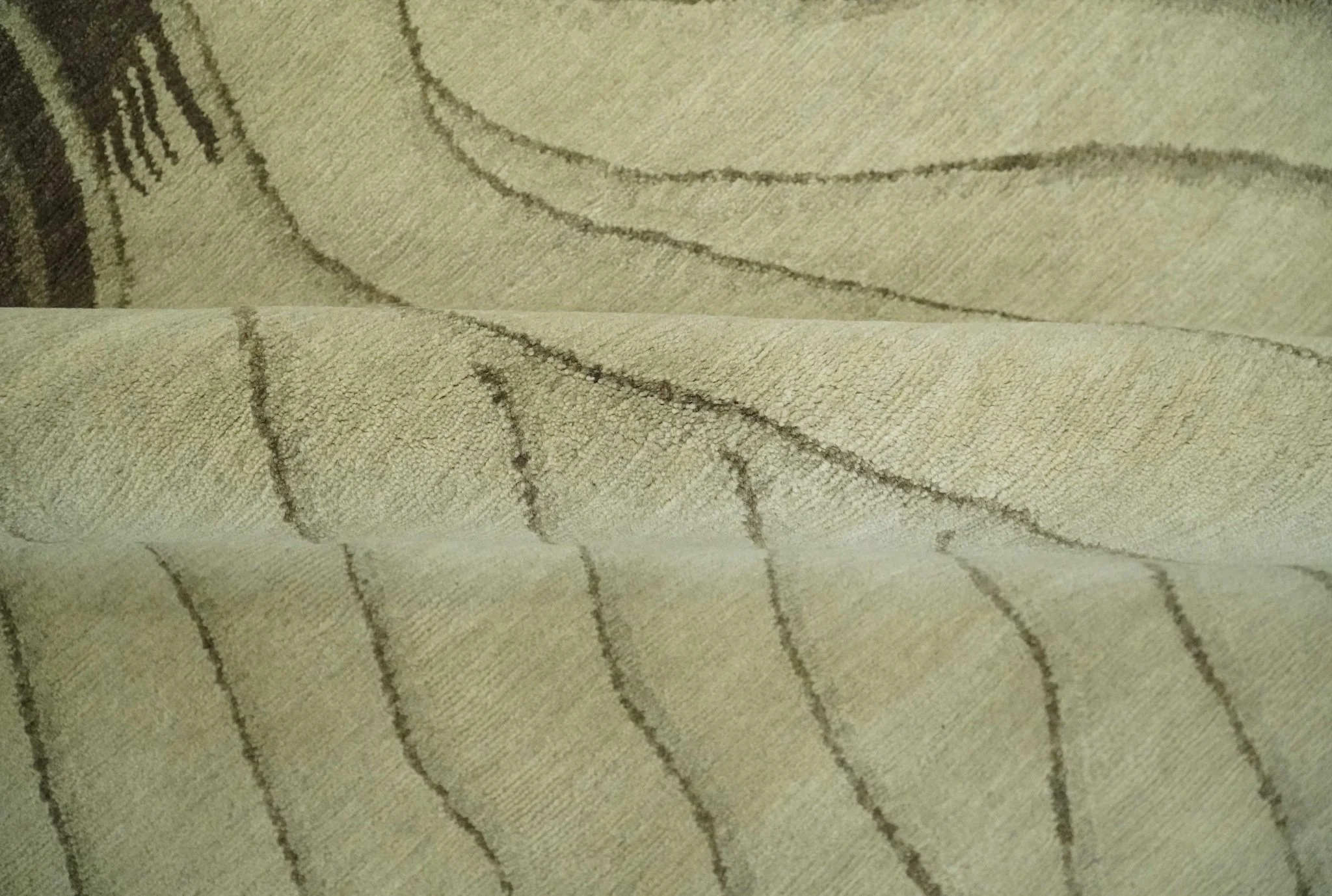 Modern Stripes Design Beige and Brown Hand loom 5.6x8 wool and art Silk Area Rug - Image 7
