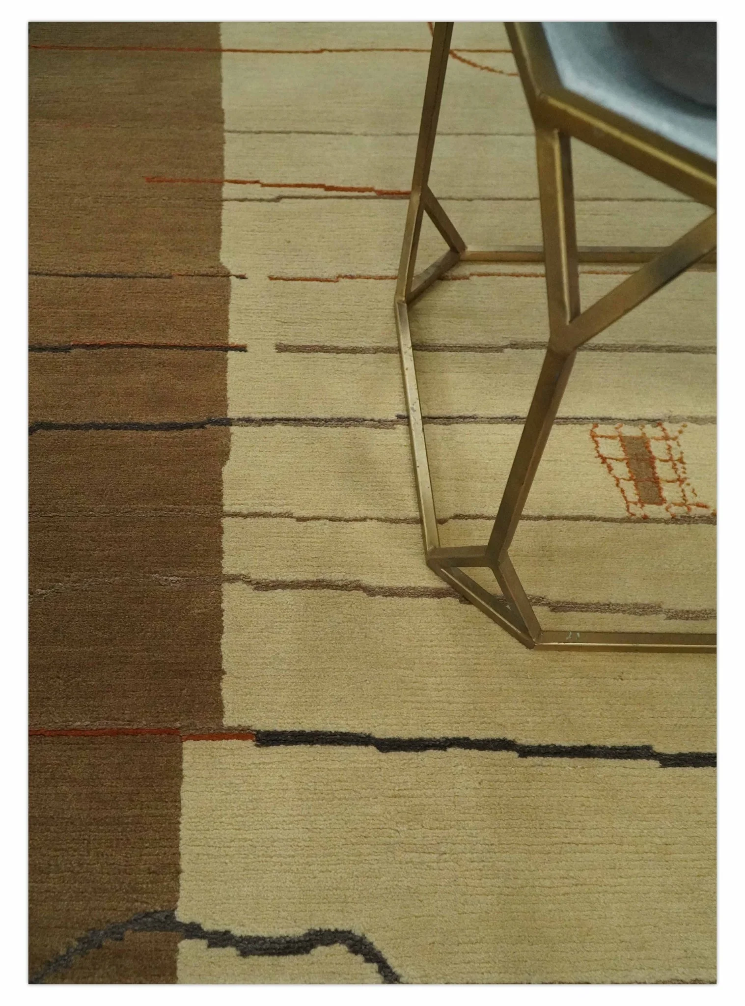Modern stripes Design Olive and Beige Hand loom 4x6 wool and Art Silk Area Rug - Image 2