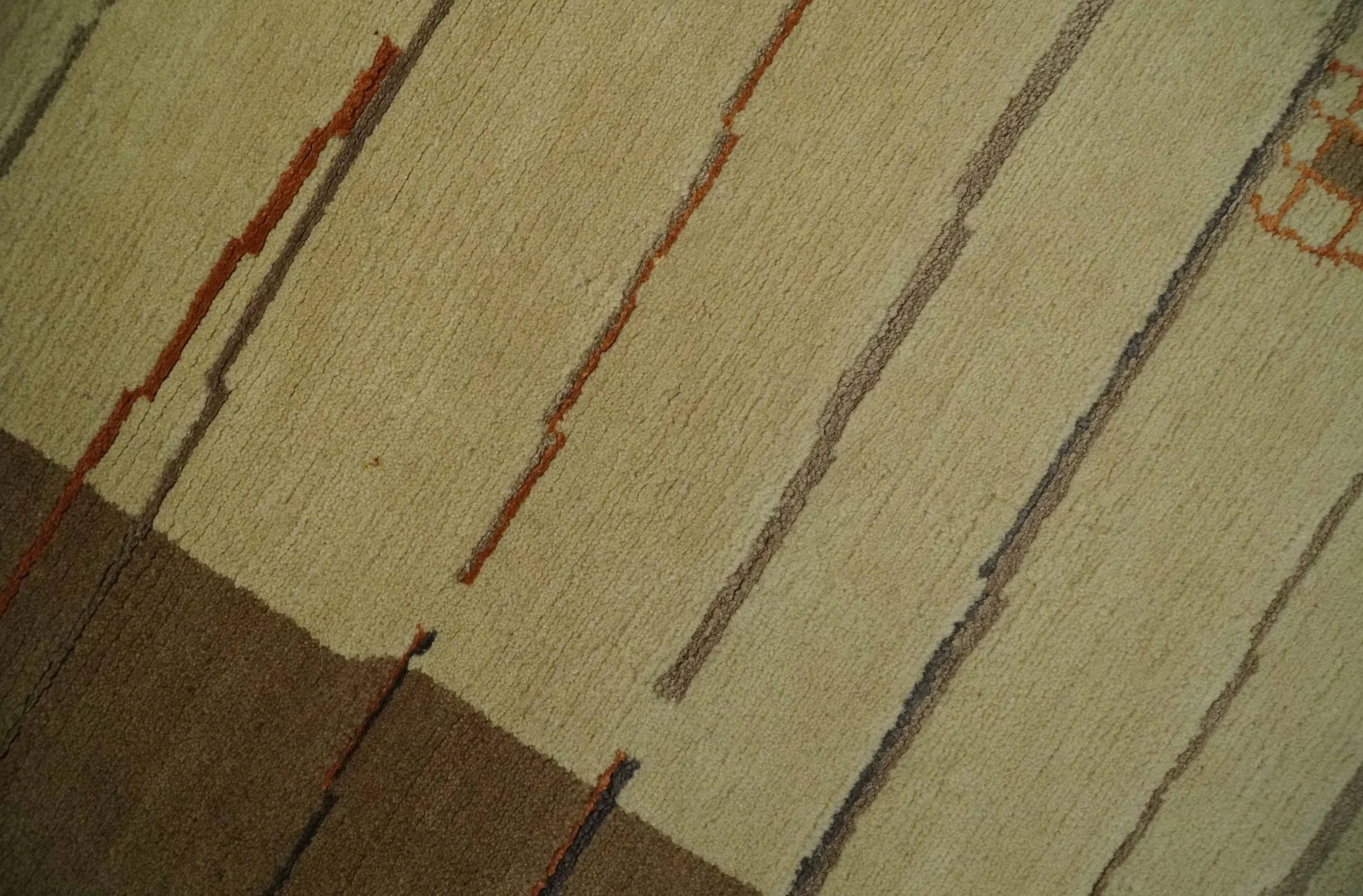 Modern stripes Design Olive and Beige Hand loom 4x6 wool and Art Silk Area Rug - Image 4