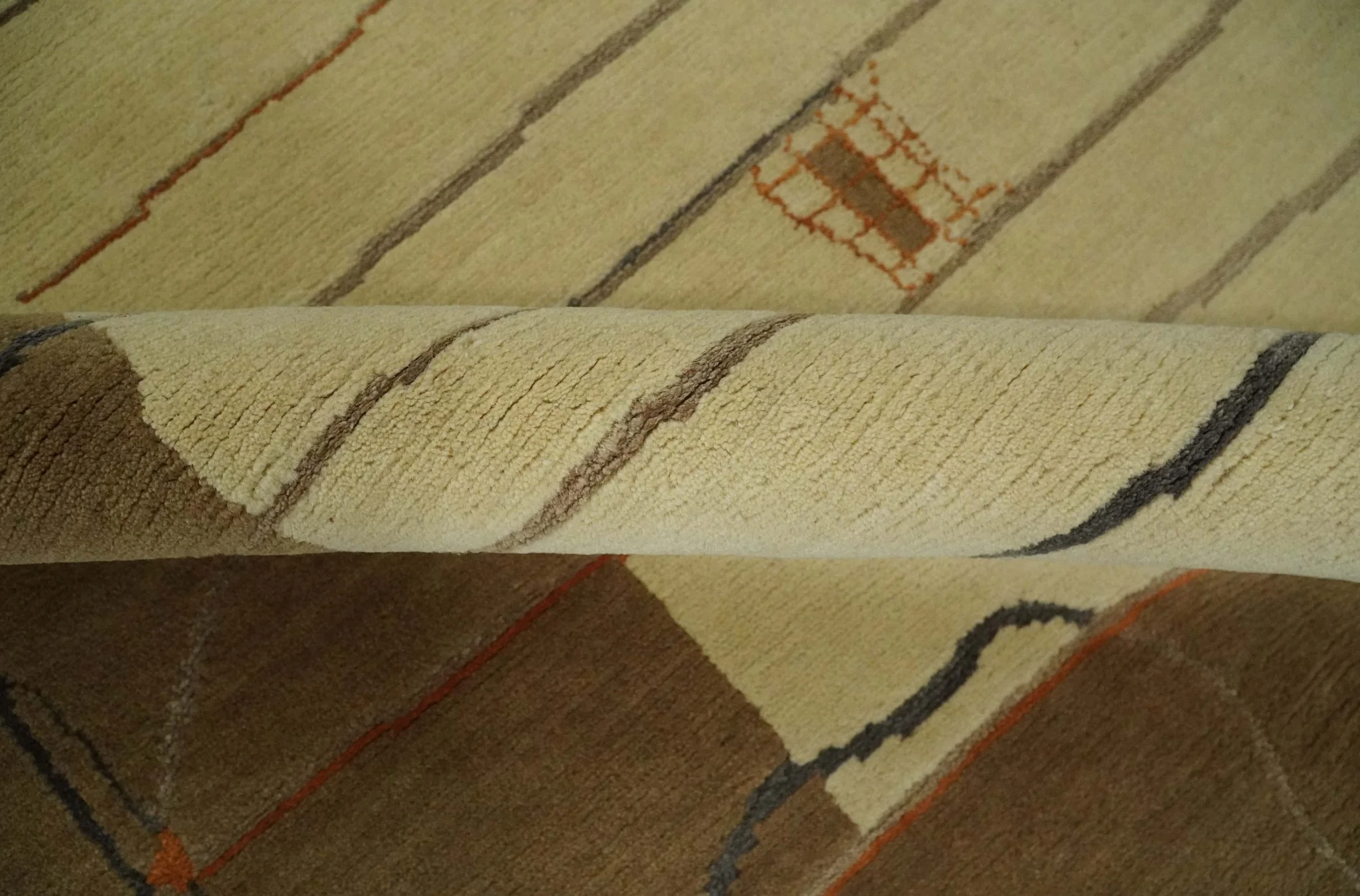 Modern stripes Design Olive and Beige Hand loom 4x6 wool and Art Silk Area Rug - Image 6
