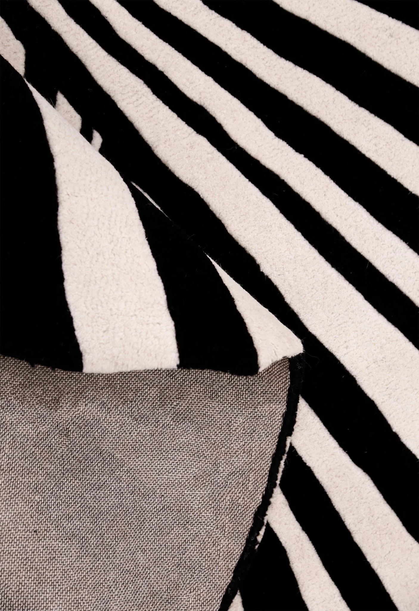 Sunflare Fan Black Hand Tufted 5x5 Wool Area Rug - Image 4