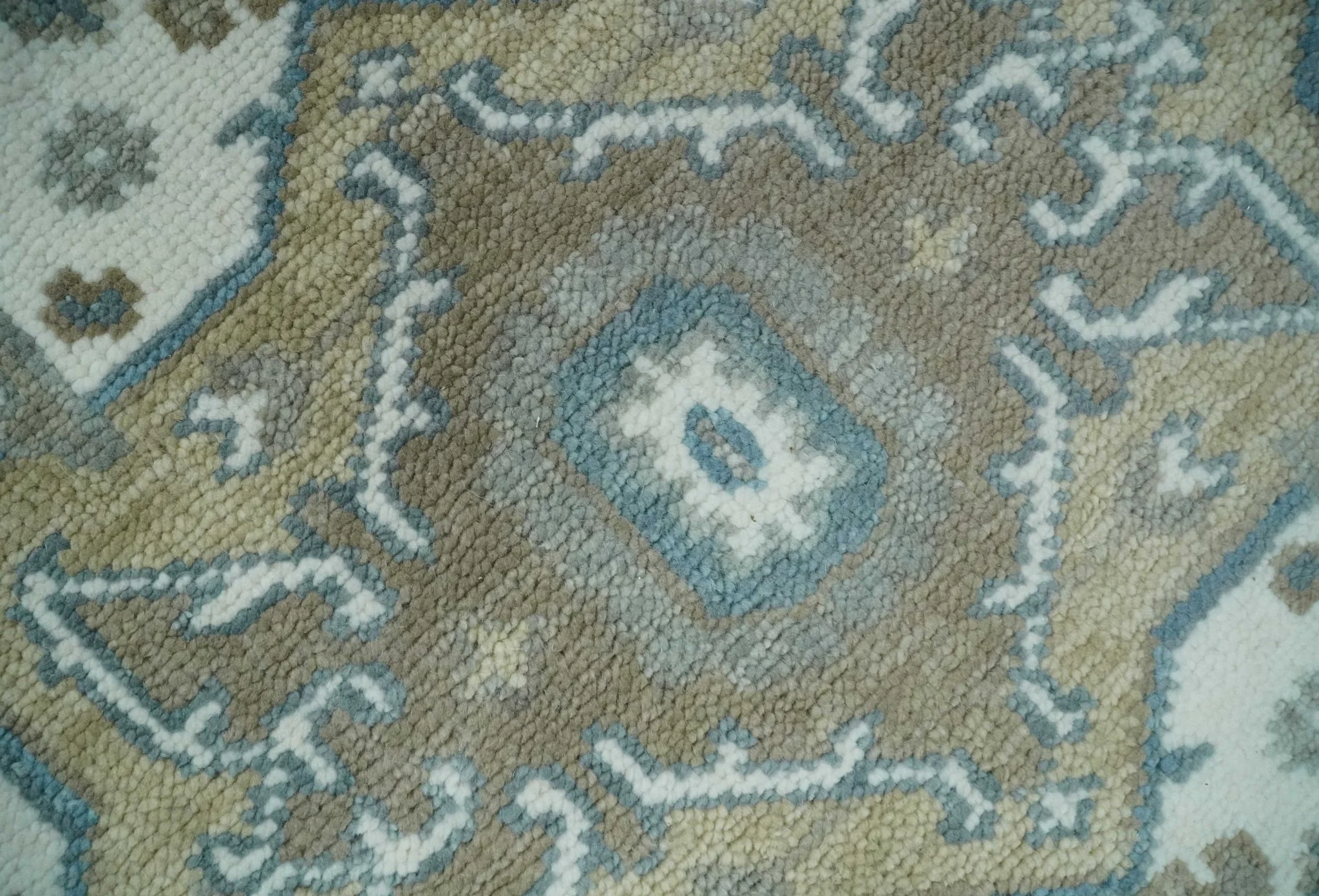 Teal, Ivory and Olive Hand Knotted Traditional Heriz Multi Size Wool Area Rug - Image 4
