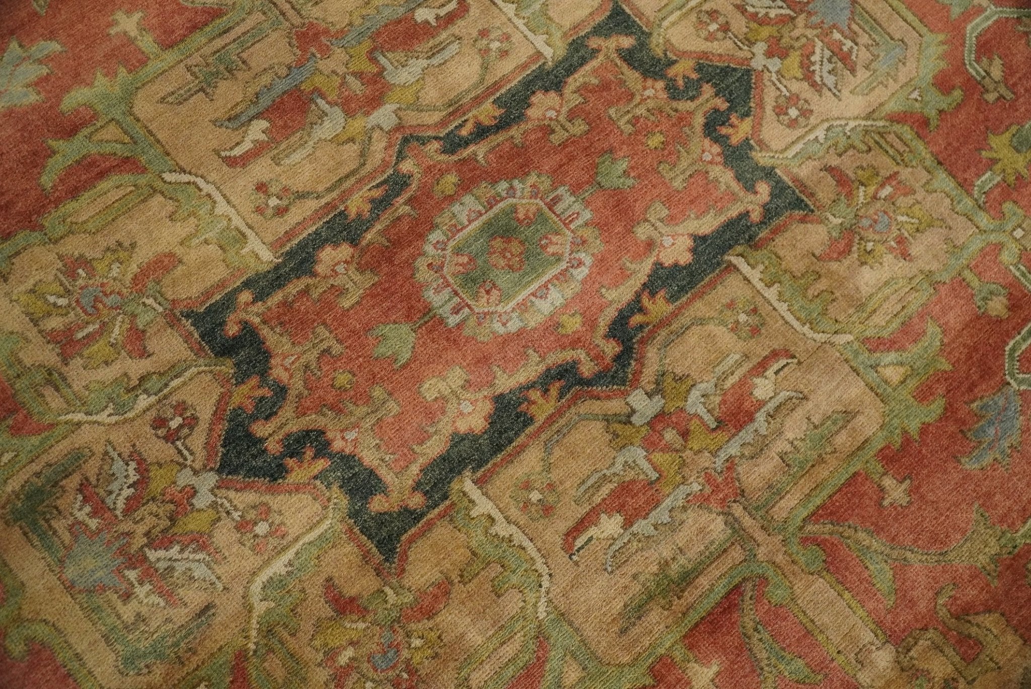 Traditional Heriz Serapi Handmade Fine Wool Area Rug | TRD753 - Image 3
