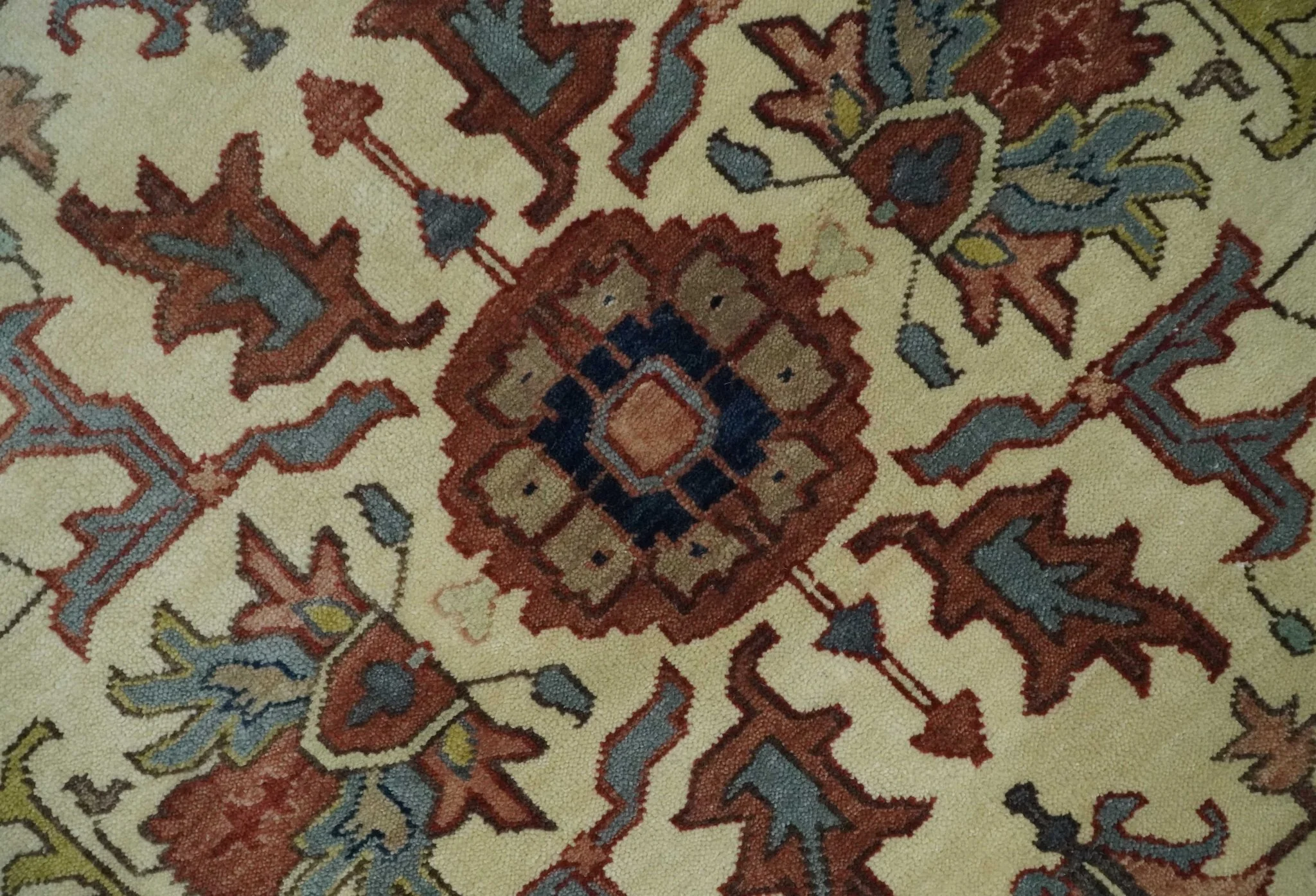 Traditional Floral Beige and Brown Vintage Style Hand knotted 8x10 wool Area Rug - Image 4