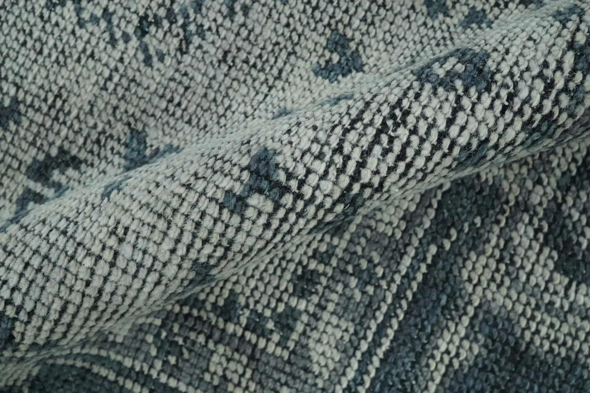 Vintage Style Distressed Traditional Hand Knotted Serapi Silver and Gray Multi Size Area Rug - Image 4