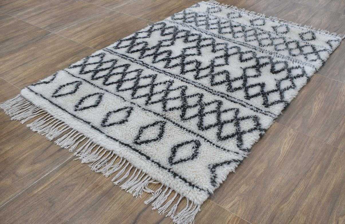 Traditional Hand Made Moroccan Design New Zealand Wool 4x6 Area Rug - Image 3