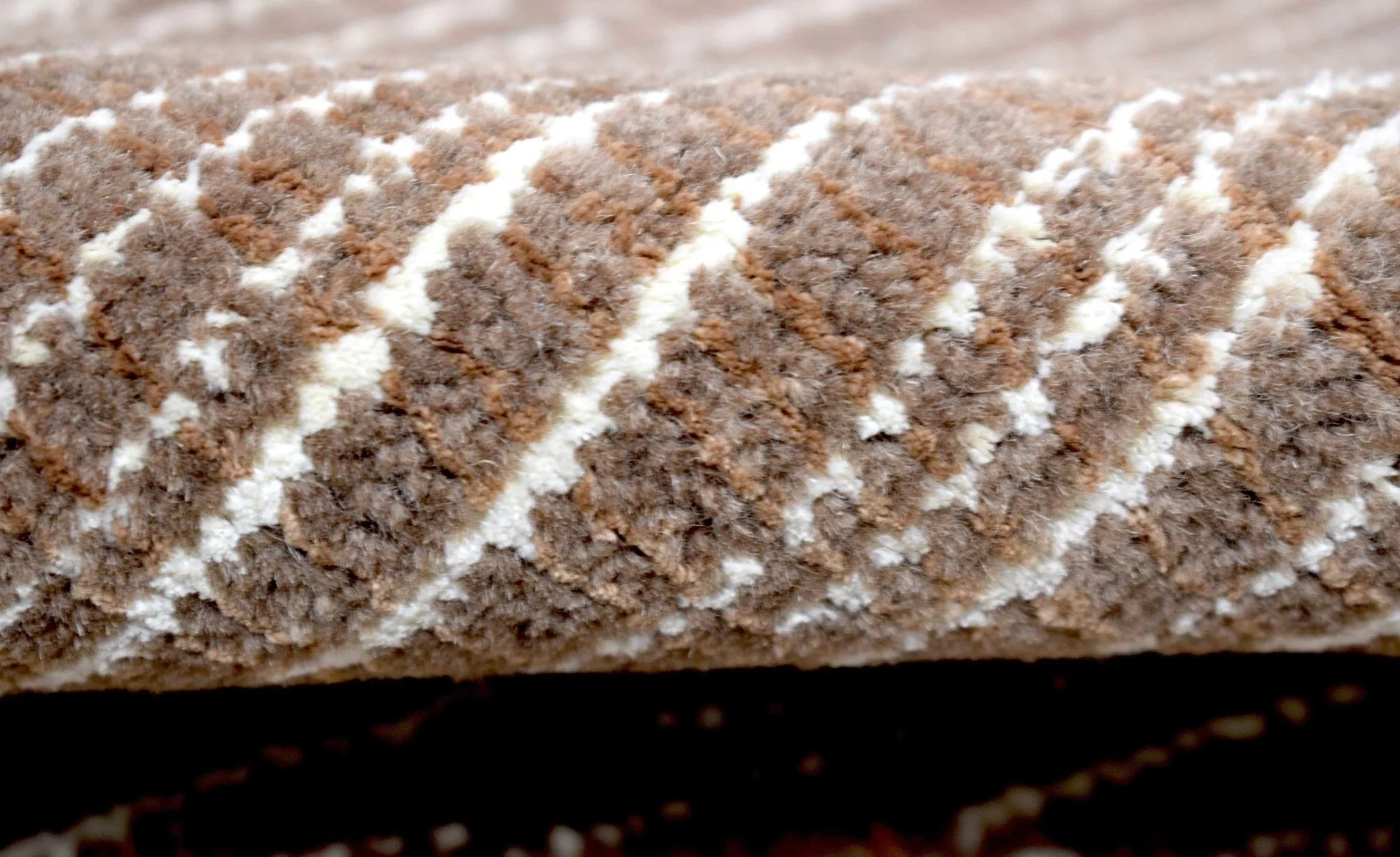 Brown and Ivory Traditional Handmade Wool & Viscose 2x3 Area Rug | TRD140323 - Image 8