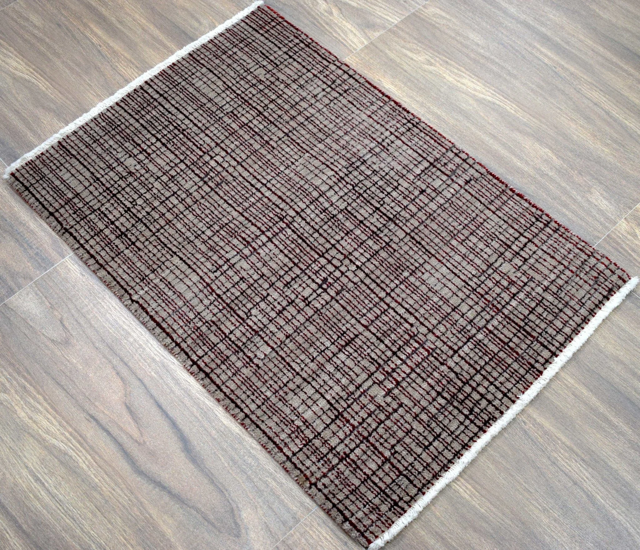 Ivory and Maroon Traditional Handmade Wool & Viscose 2x3 Area Rug | TRD140723 - Image 4