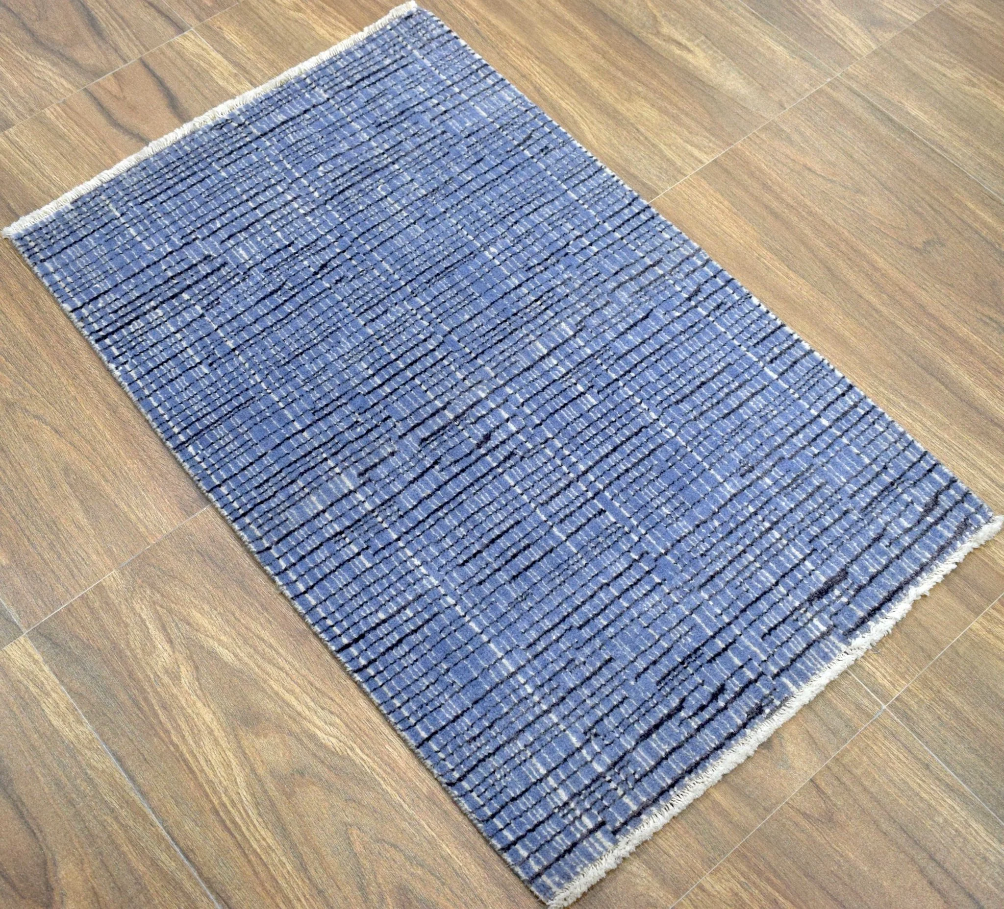 Blue and Ivory Traditional Handmade Wool & Viscose 2x3 Area Rug | TRD237123 - Image 4