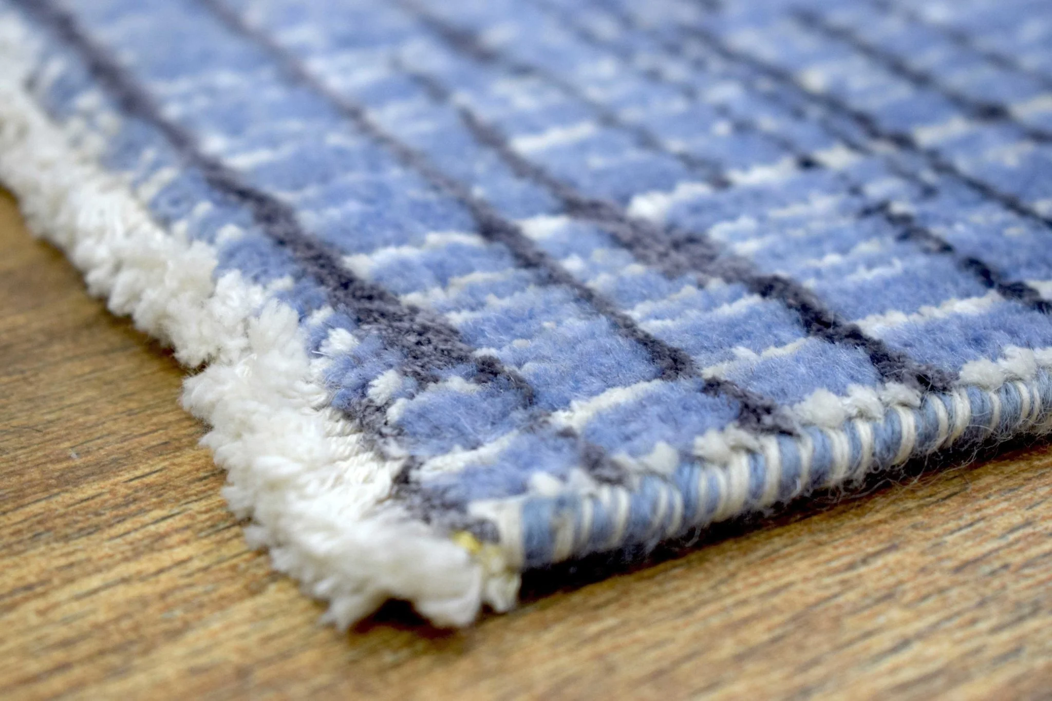 Blue and Ivory Traditional Handmade Wool & Viscose 2x3 Area Rug | TRD237123 - Image 6