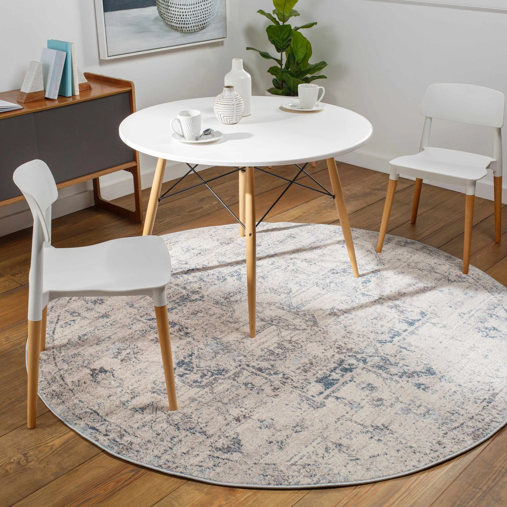Traditional Heriz Design Beige, Blue and Brown Medium Pile Area Rug - Image 16