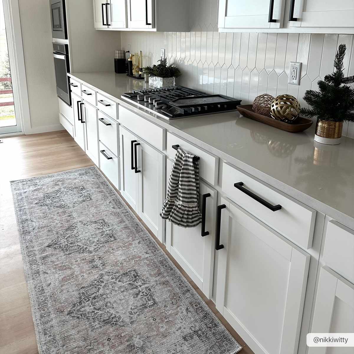 Traditional Machine woven Charcoal, Rust and Silver Machine Washable Rug - Image 3