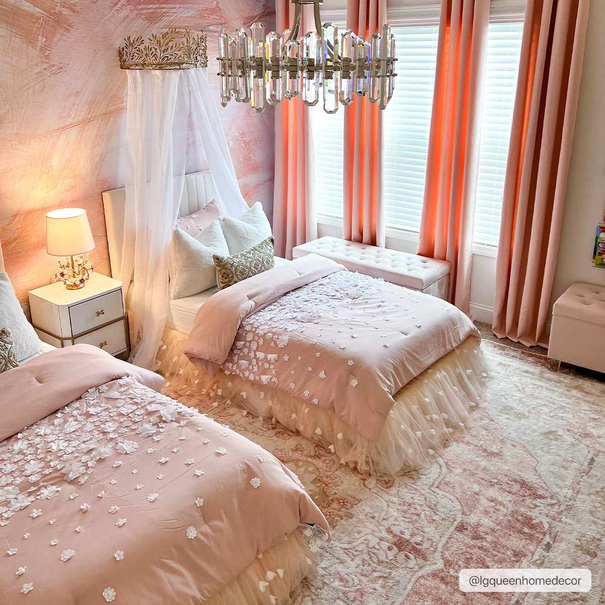 Traditional Heriz Peach Pink and Ivory Medallion Medium Pile Area Rug - Image 12