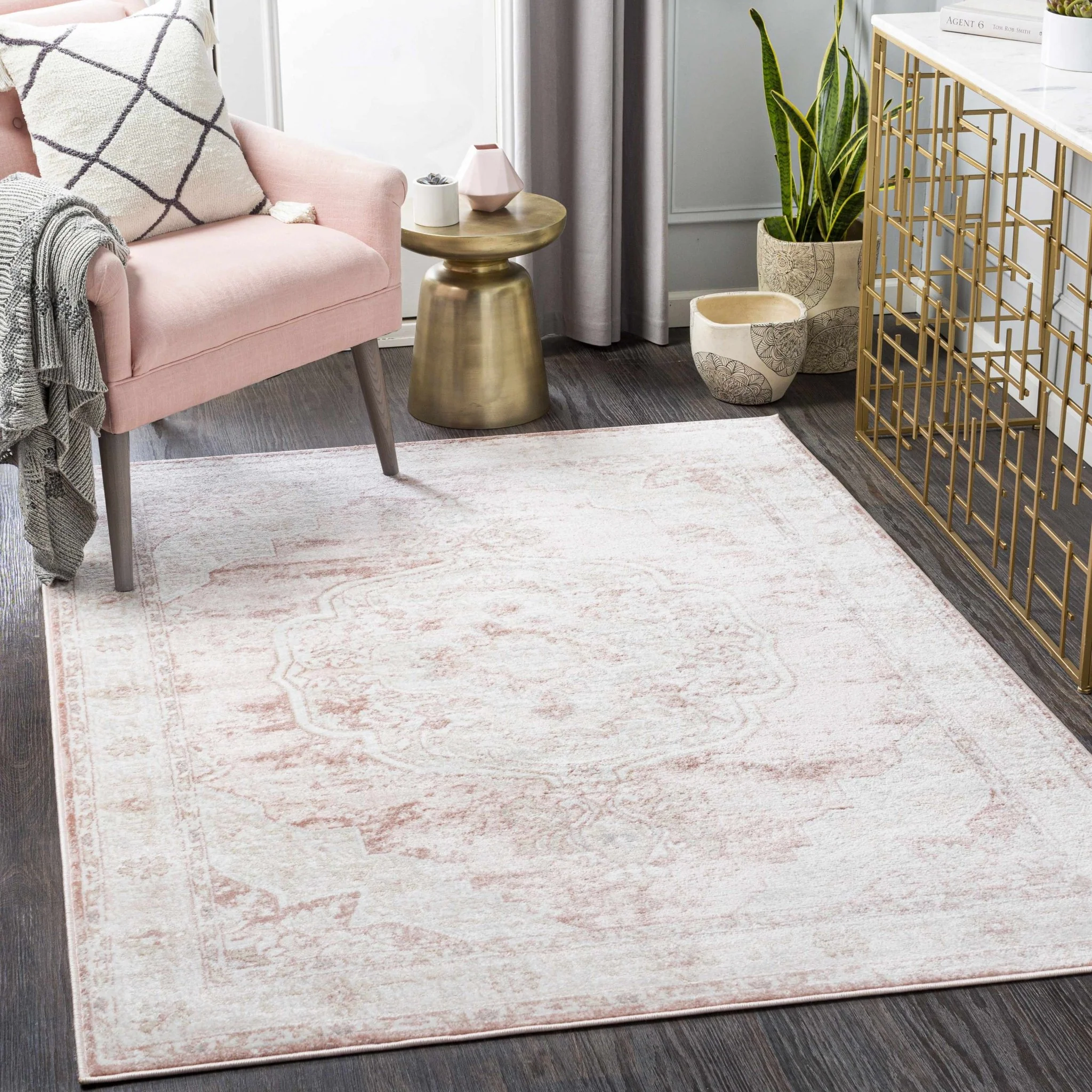 Traditional Heriz Peach Pink and Ivory Medallion Medium Pile Area Rug - Image 4